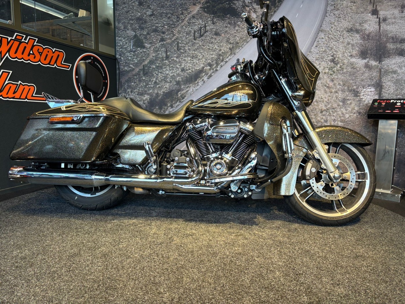 HARLEY-DAVIDSON - FLHXS STREET GLIDE