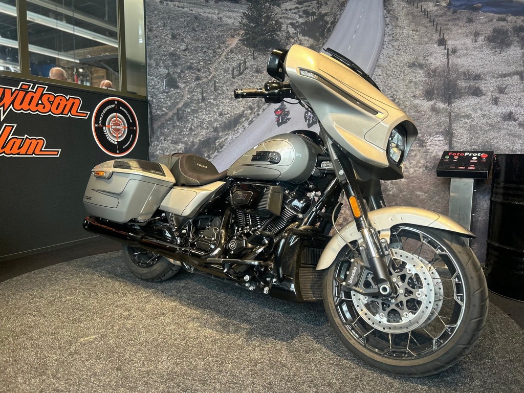 HARLEY-DAVIDSON - FLHXSE CVO STREET GLIDE