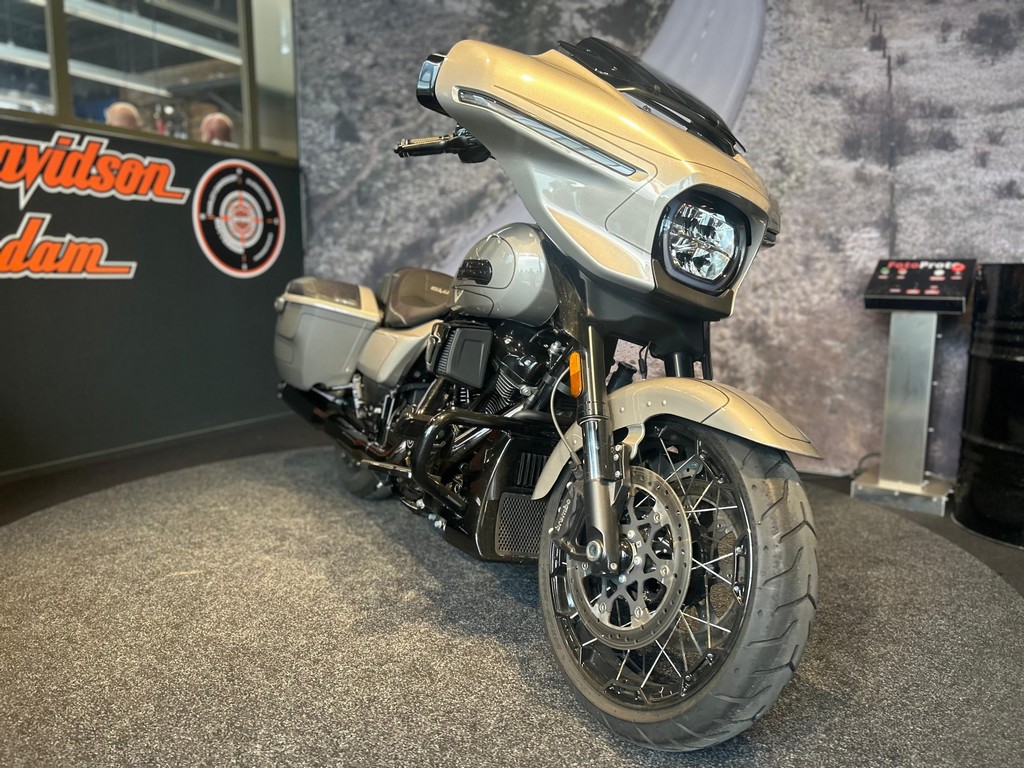 HARLEY-DAVIDSON - FLHXSE CVO STREET GLIDE