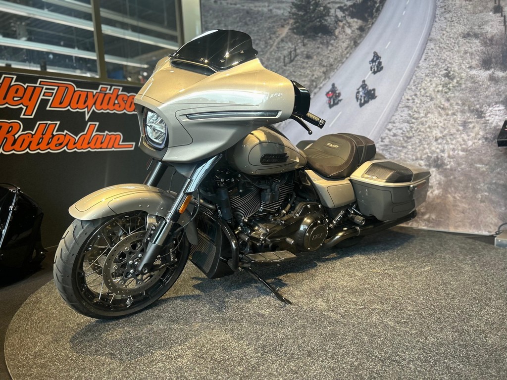 HARLEY-DAVIDSON - FLHXSE CVO STREET GLIDE