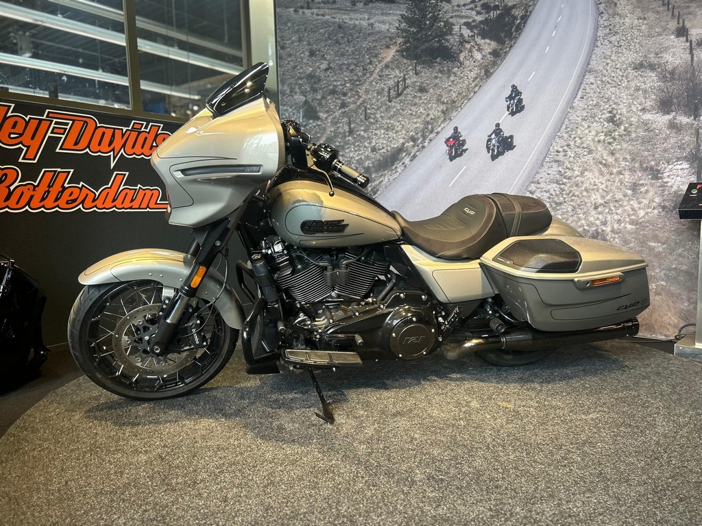 HARLEY-DAVIDSON - FLHXSE CVO STREET GLIDE