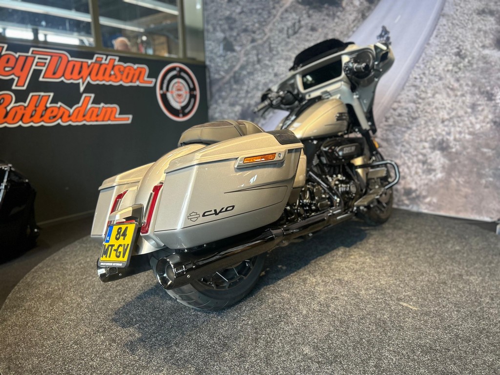 HARLEY-DAVIDSON - FLHXSE CVO STREET GLIDE