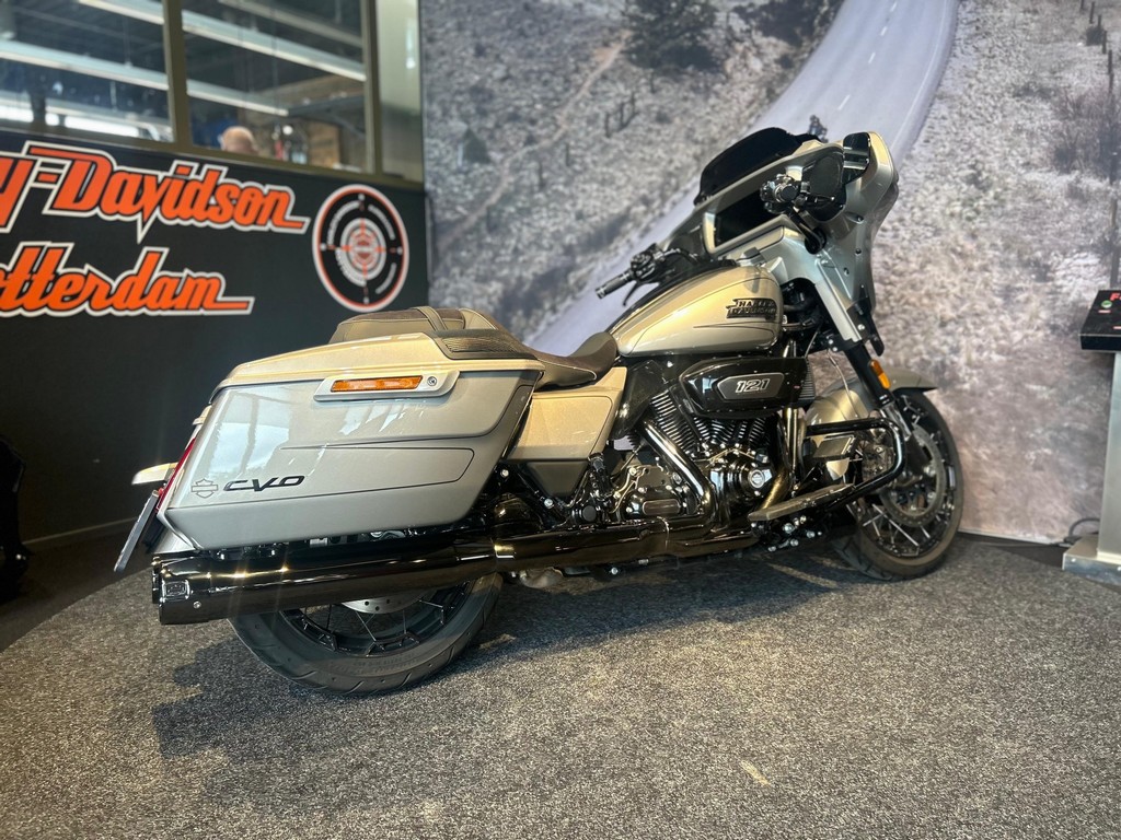 HARLEY-DAVIDSON - FLHXSE CVO STREET GLIDE