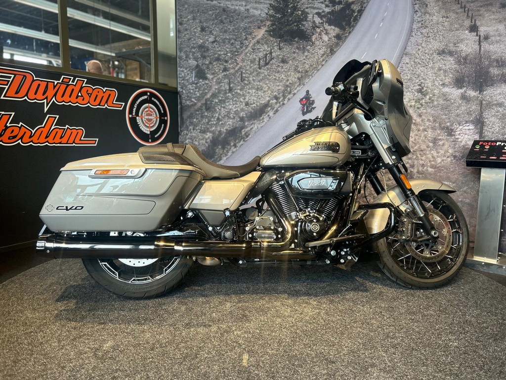 HARLEY-DAVIDSON - FLHXSE CVO STREET GLIDE