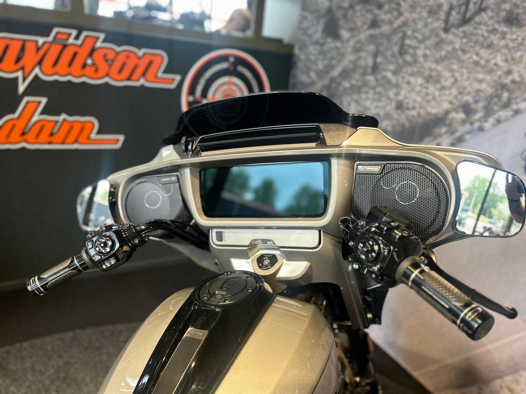 HARLEY-DAVIDSON - FLHXSE CVO STREET GLIDE