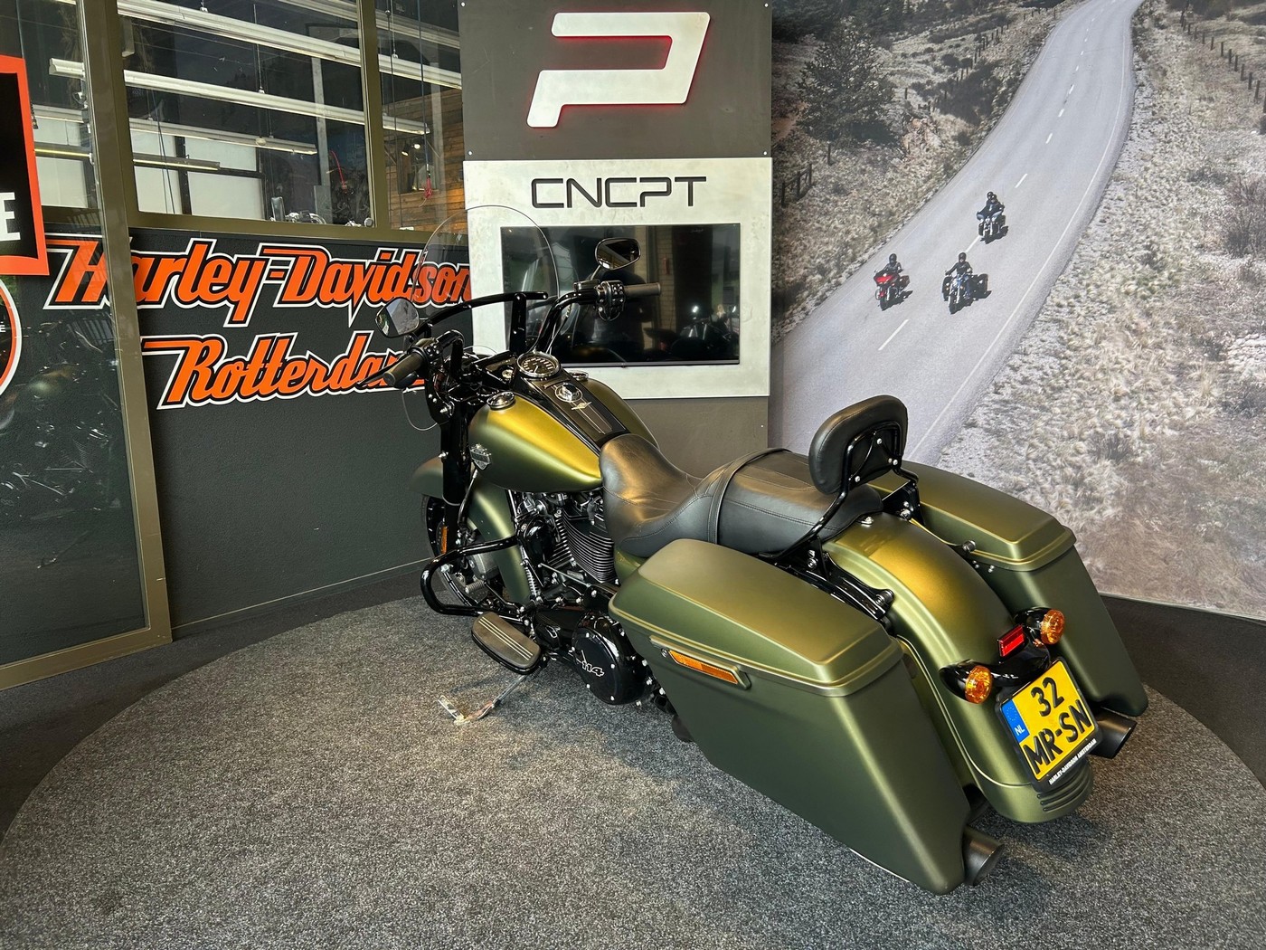 HARLEY-DAVIDSON - FLHRXS ROAD KING SPECIAL
