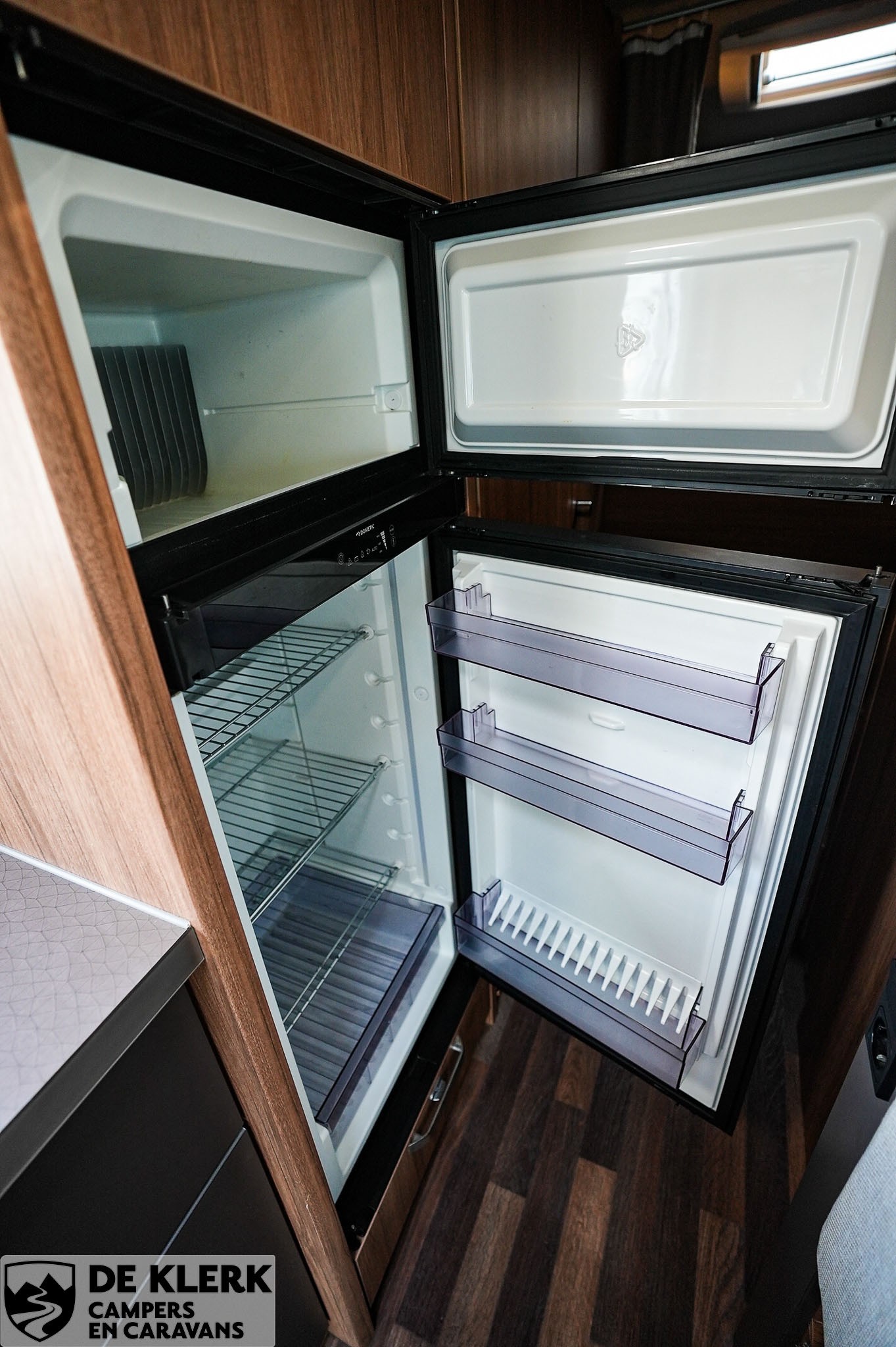 WEINSBERG CARAHOME 700 DG Showroomuitver