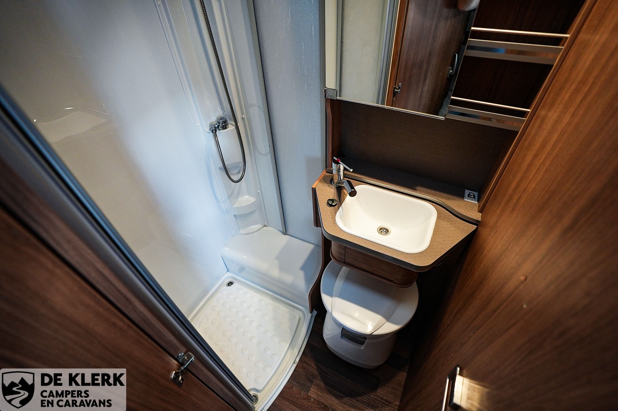 WEINSBERG CARAHOME 700 DG Showroomuitver