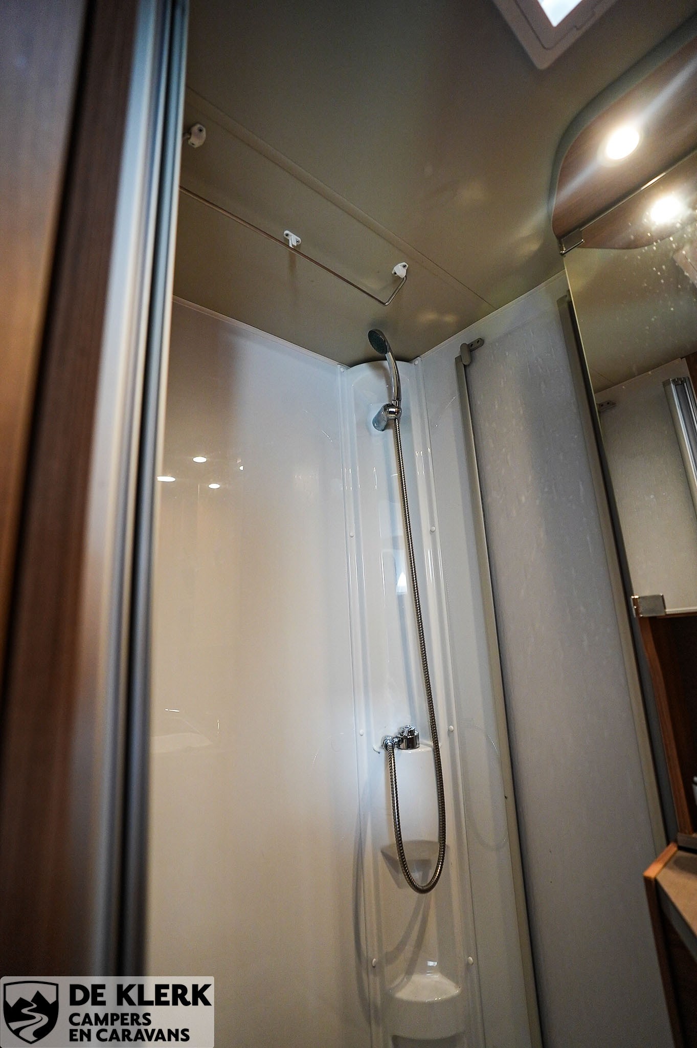 WEINSBERG CARAHOME 700 DG Showroomuitver