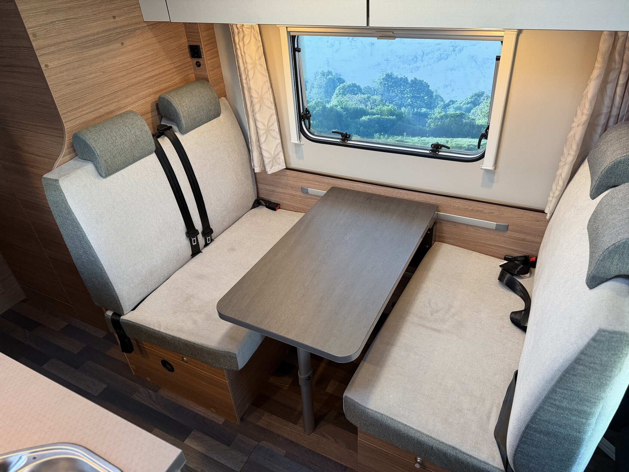 WEINSBERG CaraHome 650 DG / Gratis Stall