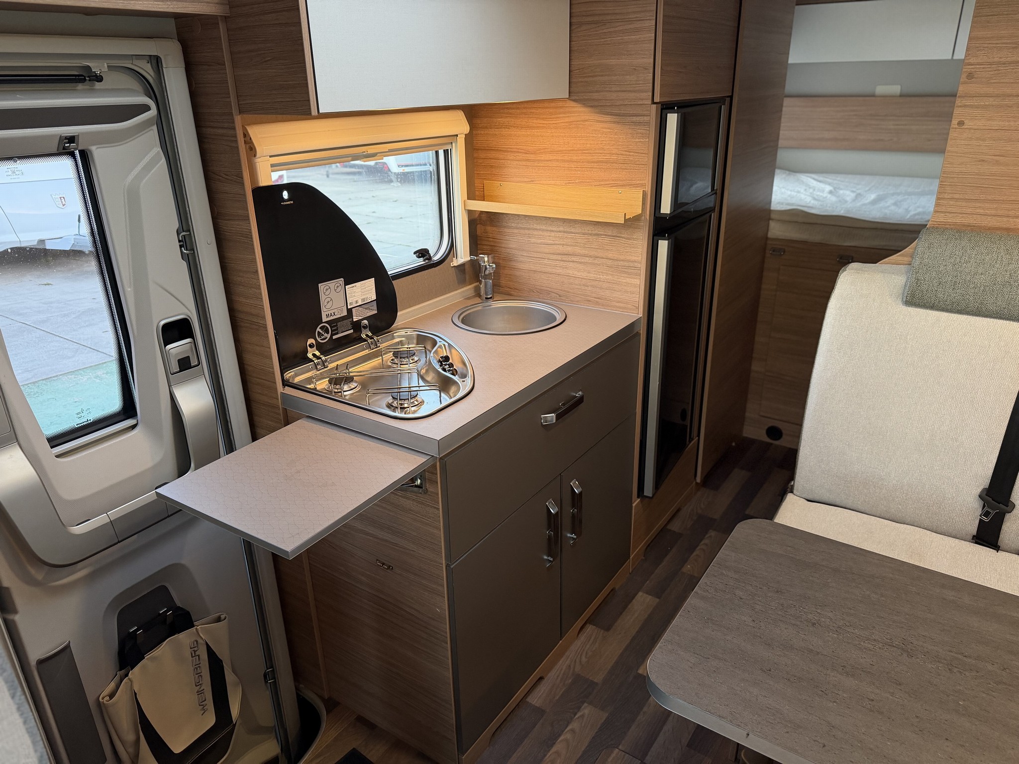 WEINSBERG CaraHome 650 DG / Gratis Stall