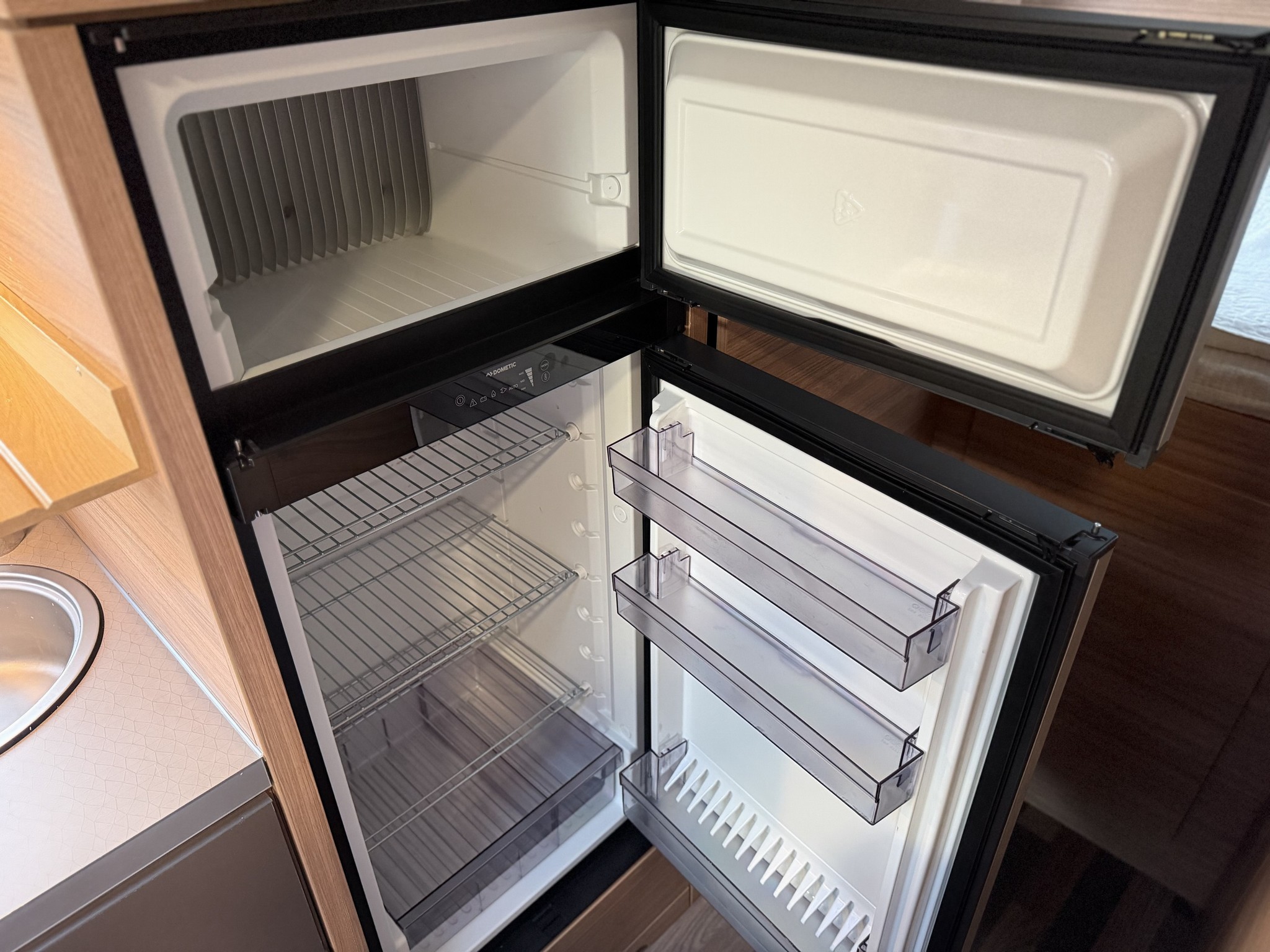 WEINSBERG CaraHome 650 DG / Gratis Stall