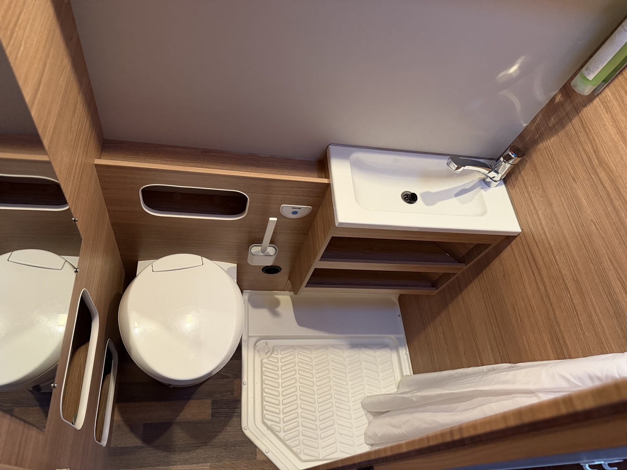WEINSBERG CaraHome 650 DG / Gratis Stall