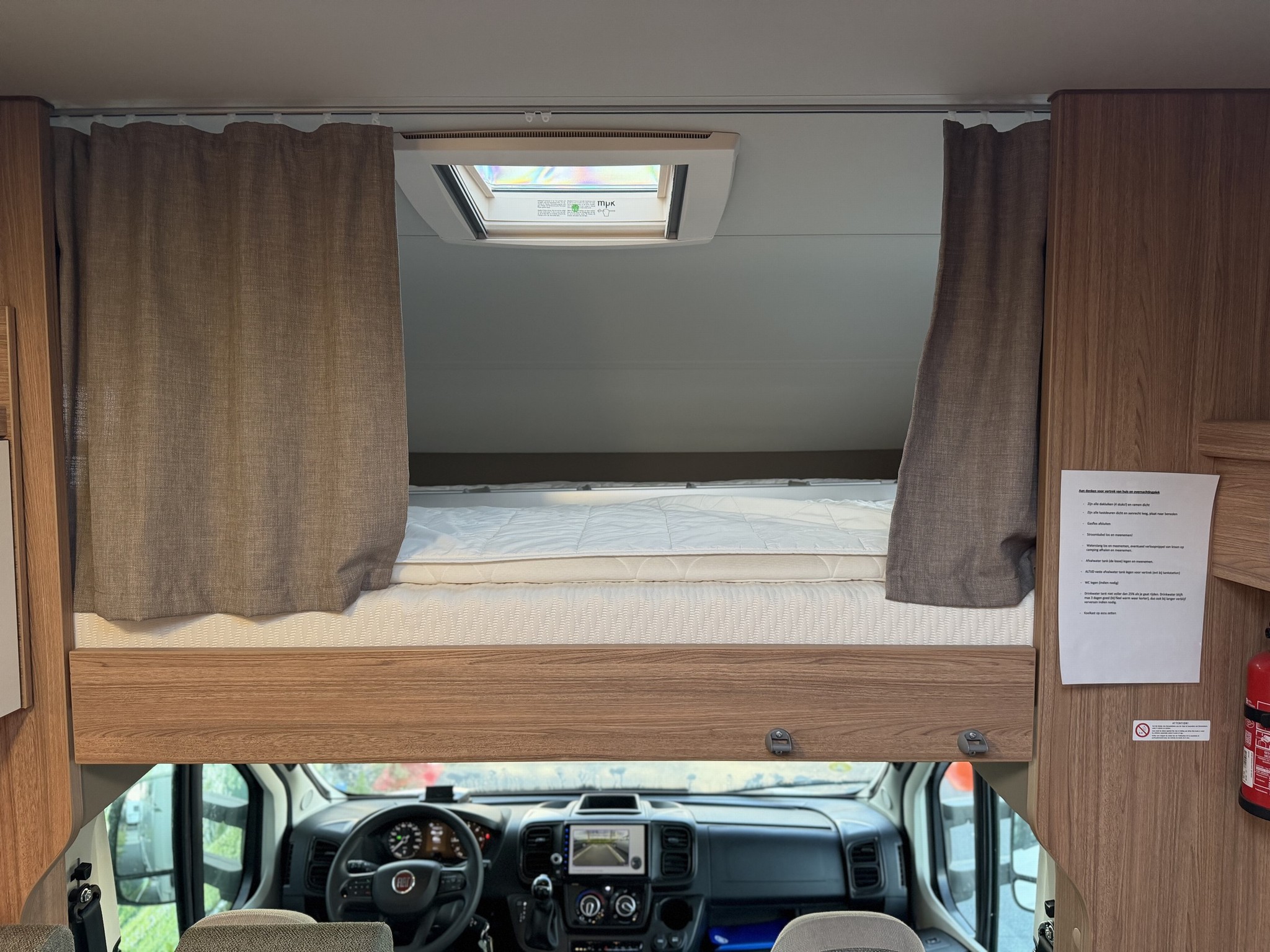 WEINSBERG CaraHome 650 DG / Gratis Stall