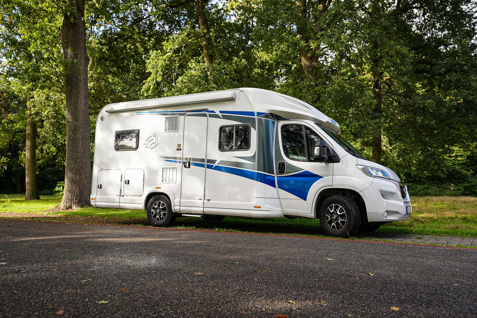 KNAUS LIVE WAVE 650 MF Showroomuitve