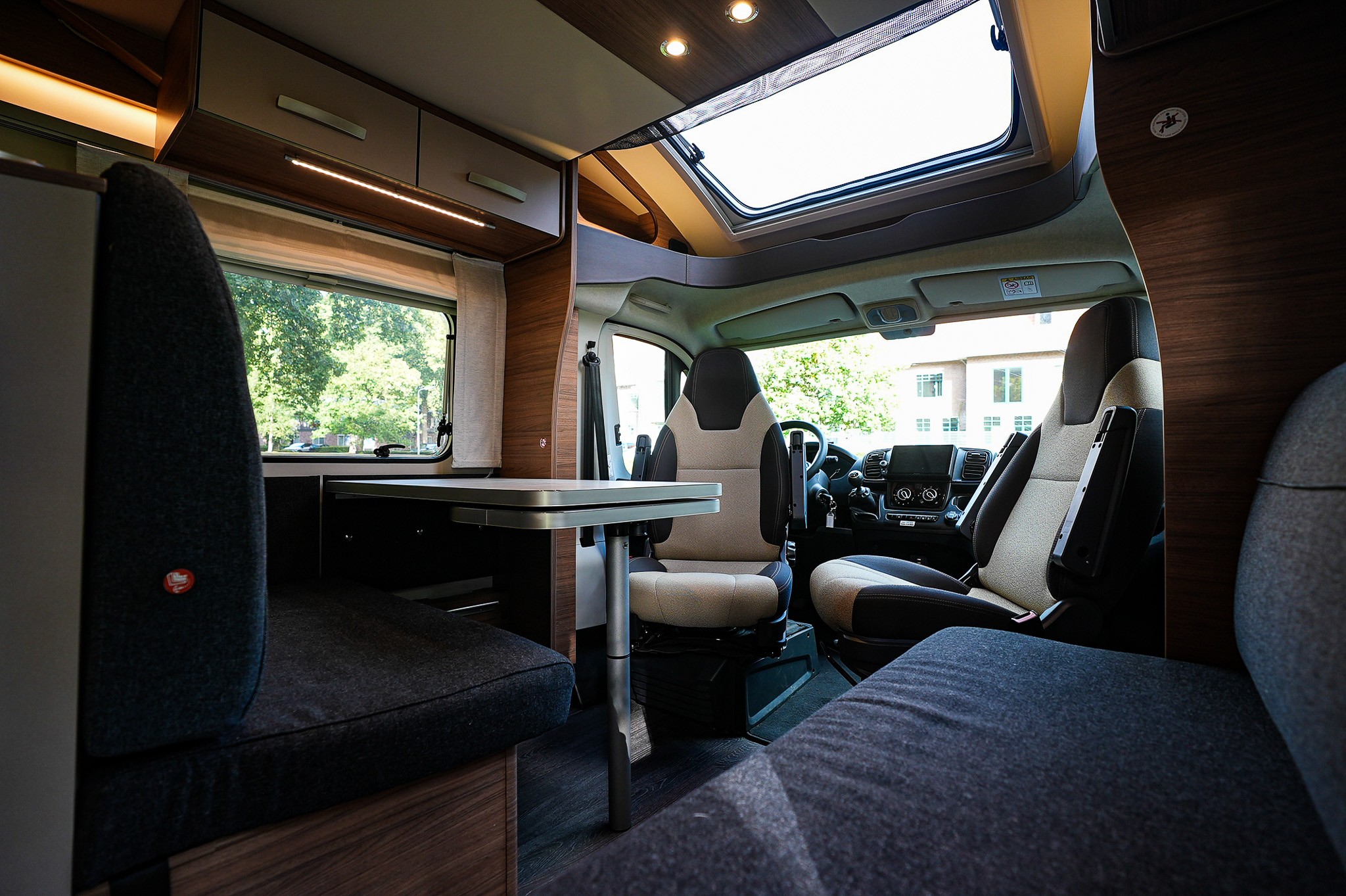 KNAUS LIVE WAVE 650 MF Showroomuitve