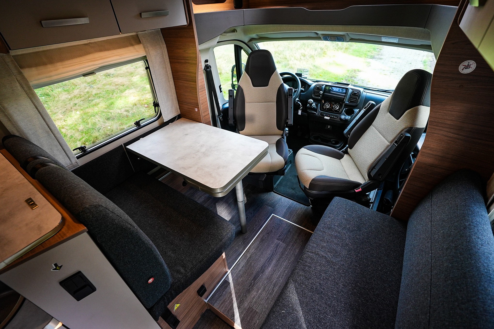 KNAUS LIVE WAVE 650 MF Showroomuitve