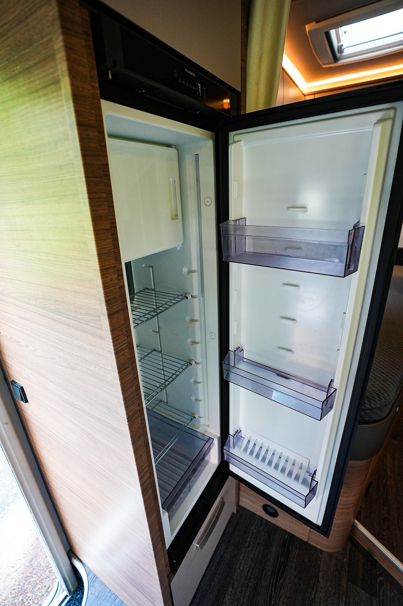 KNAUS LIVE WAVE 650 MF Showroomuitve