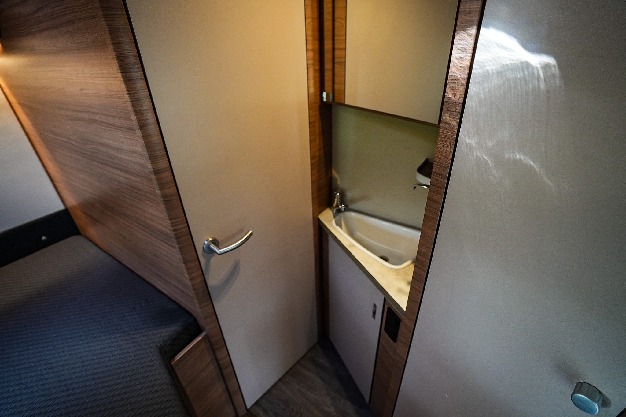 KNAUS LIVE WAVE 650 MF Showroomuitve