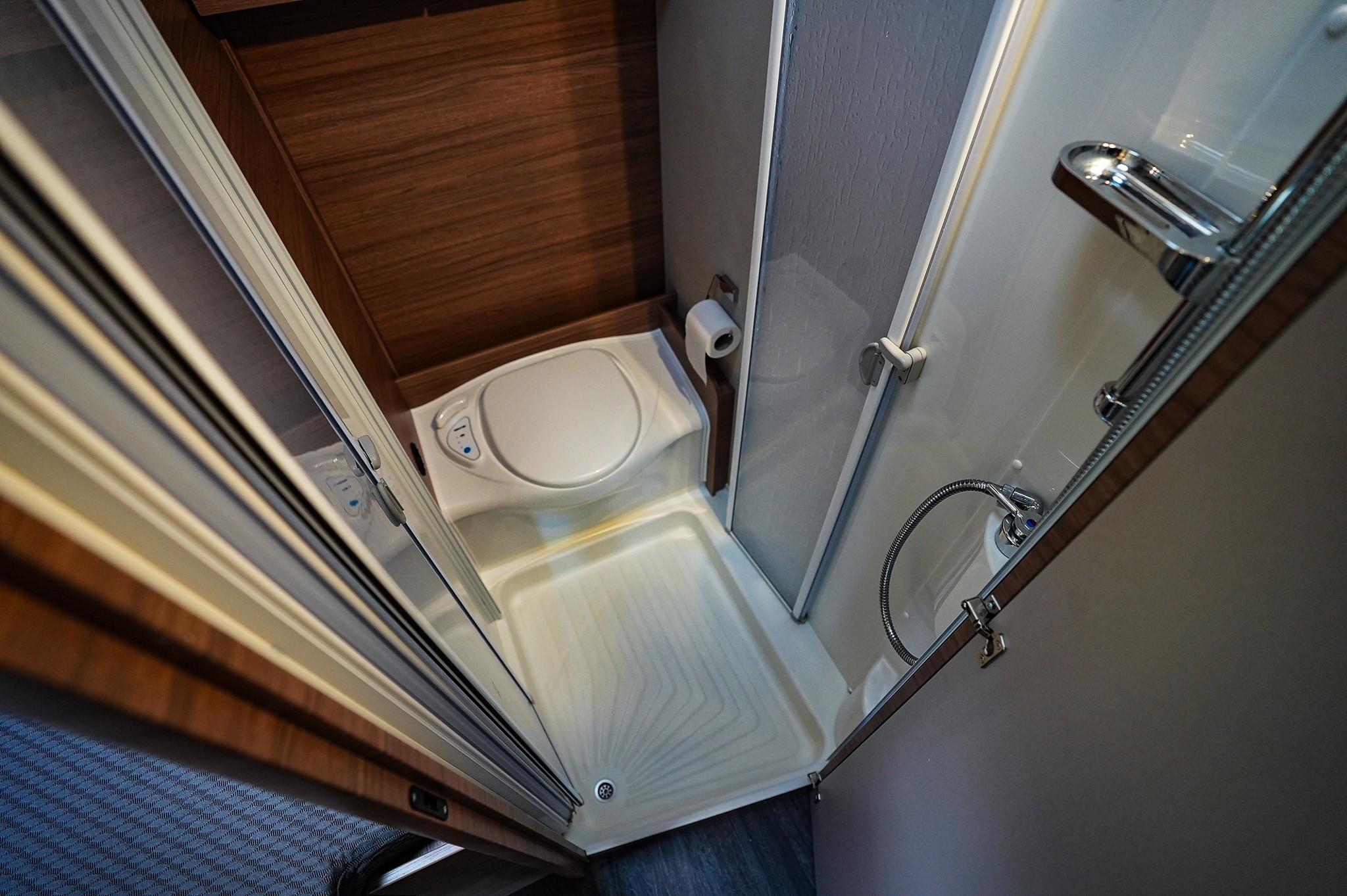 KNAUS LIVE WAVE 650 MF Showroomuitve