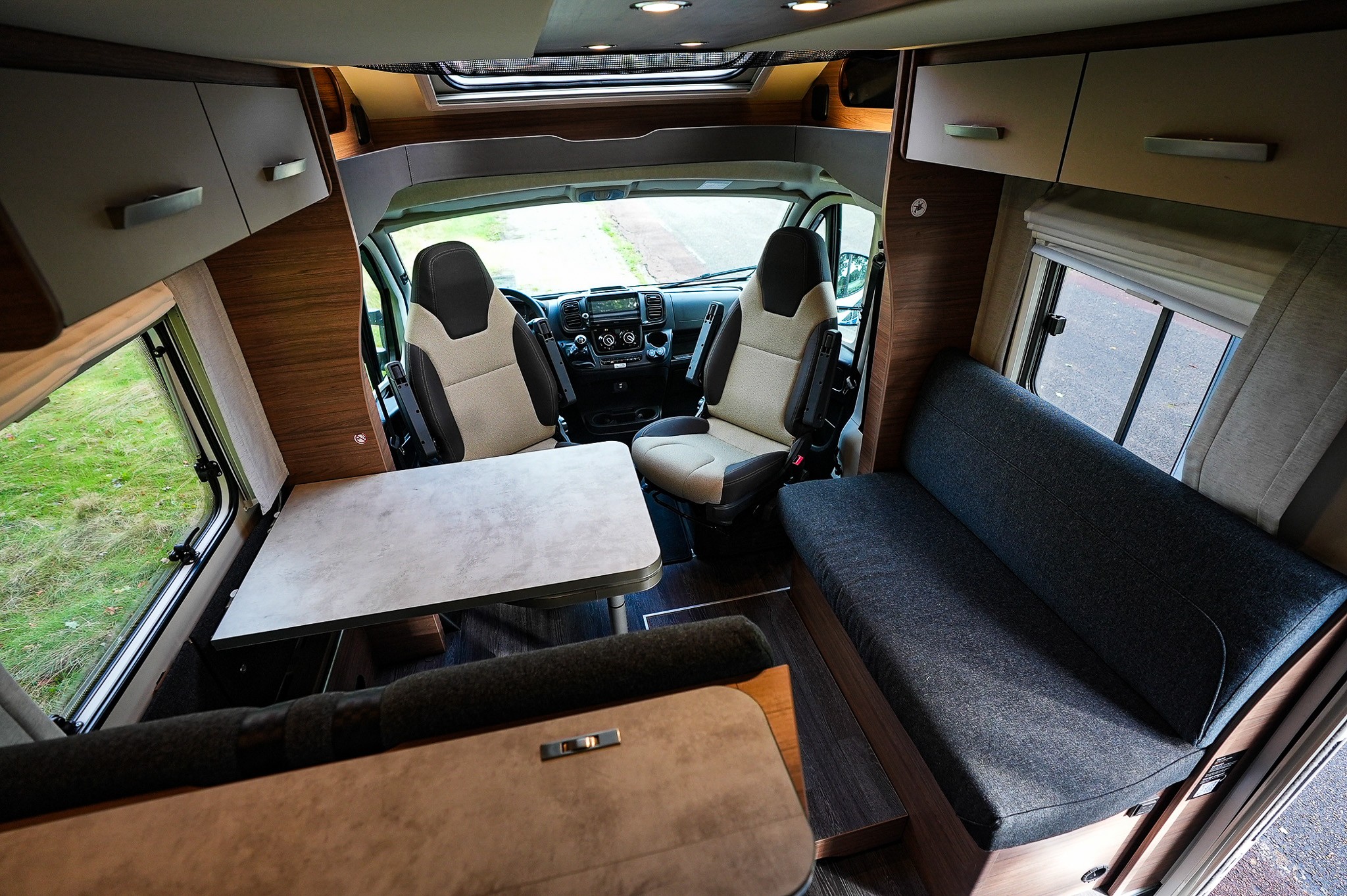 KNAUS LIVE WAVE 650 MF Showroomuitve