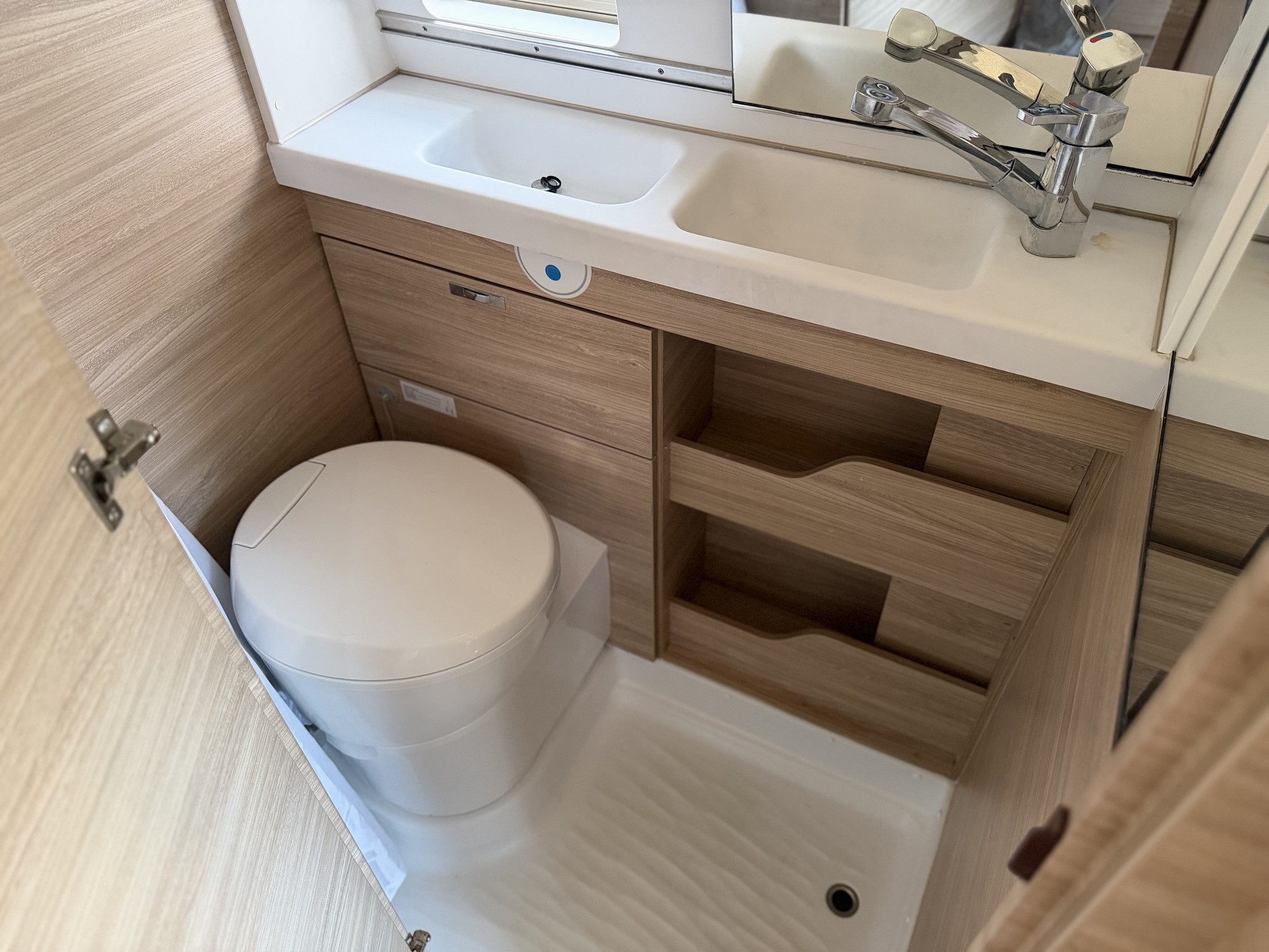 KNAUS BOXSTAR 600DQ SOLUTION