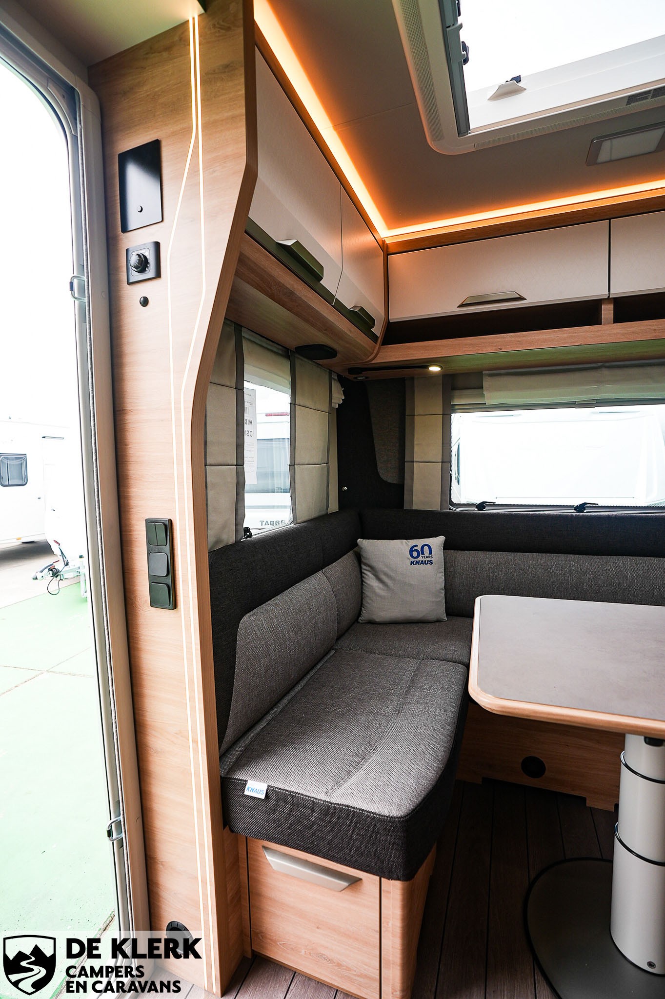 KNAUS SUDWIND 450 FU 60 YEARS Campov