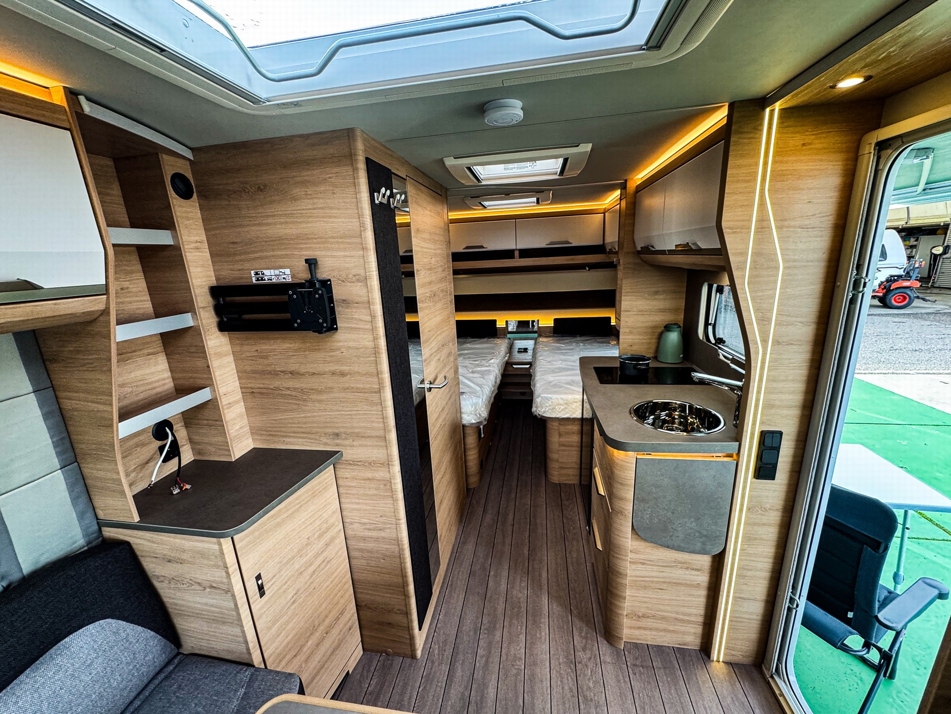 KNAUS SUDWIND 460 EU 60 YEARS E - Po