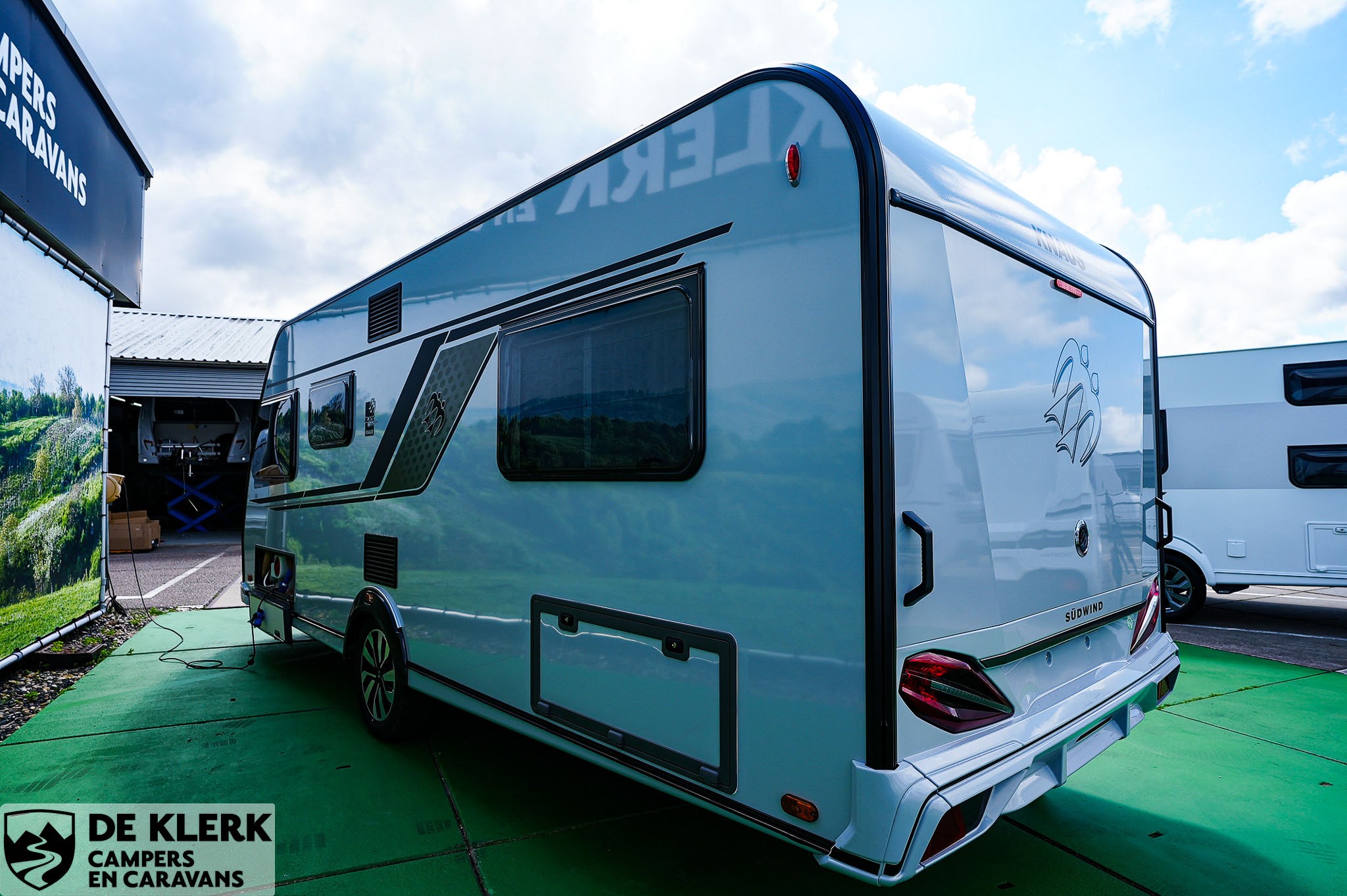 KNAUS SUDWIND 540 UE Black selection