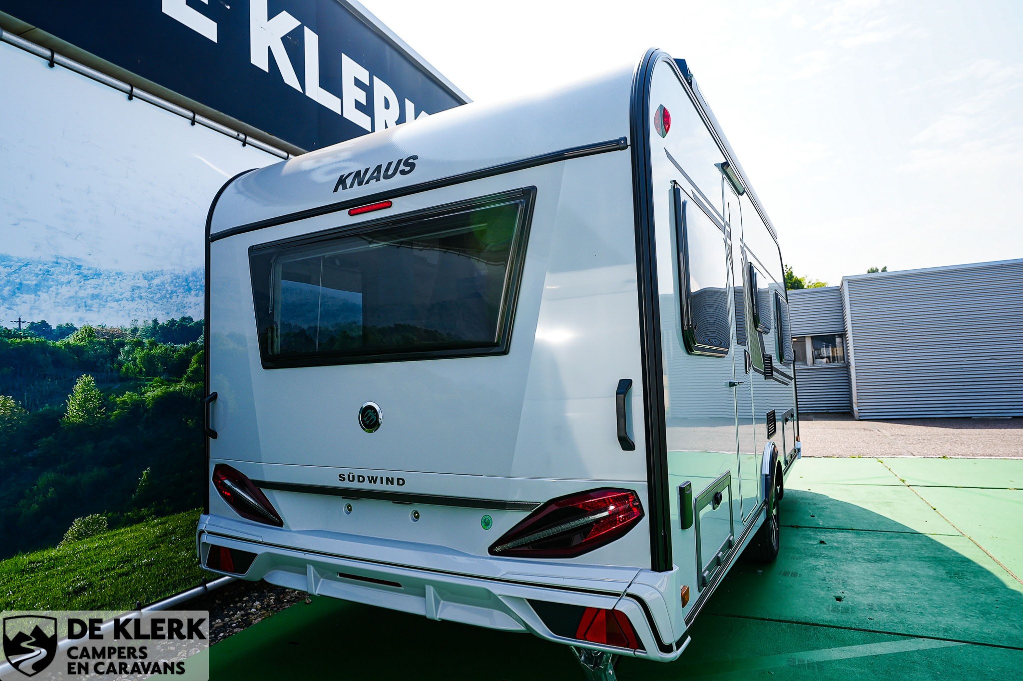 KNAUS SUDWIND 460 EU Black Selection