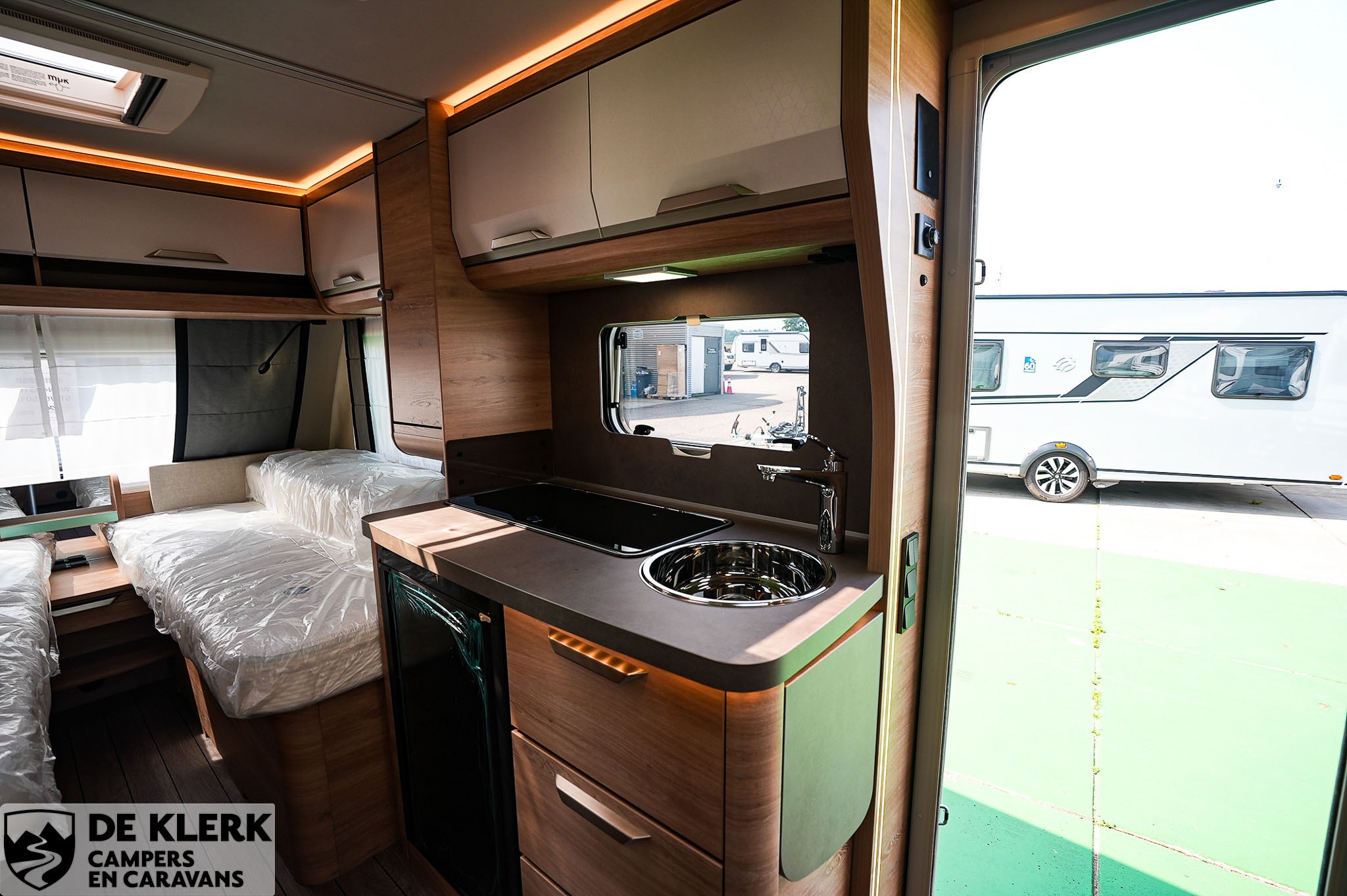 KNAUS SUDWIND 460 EU Black Selection