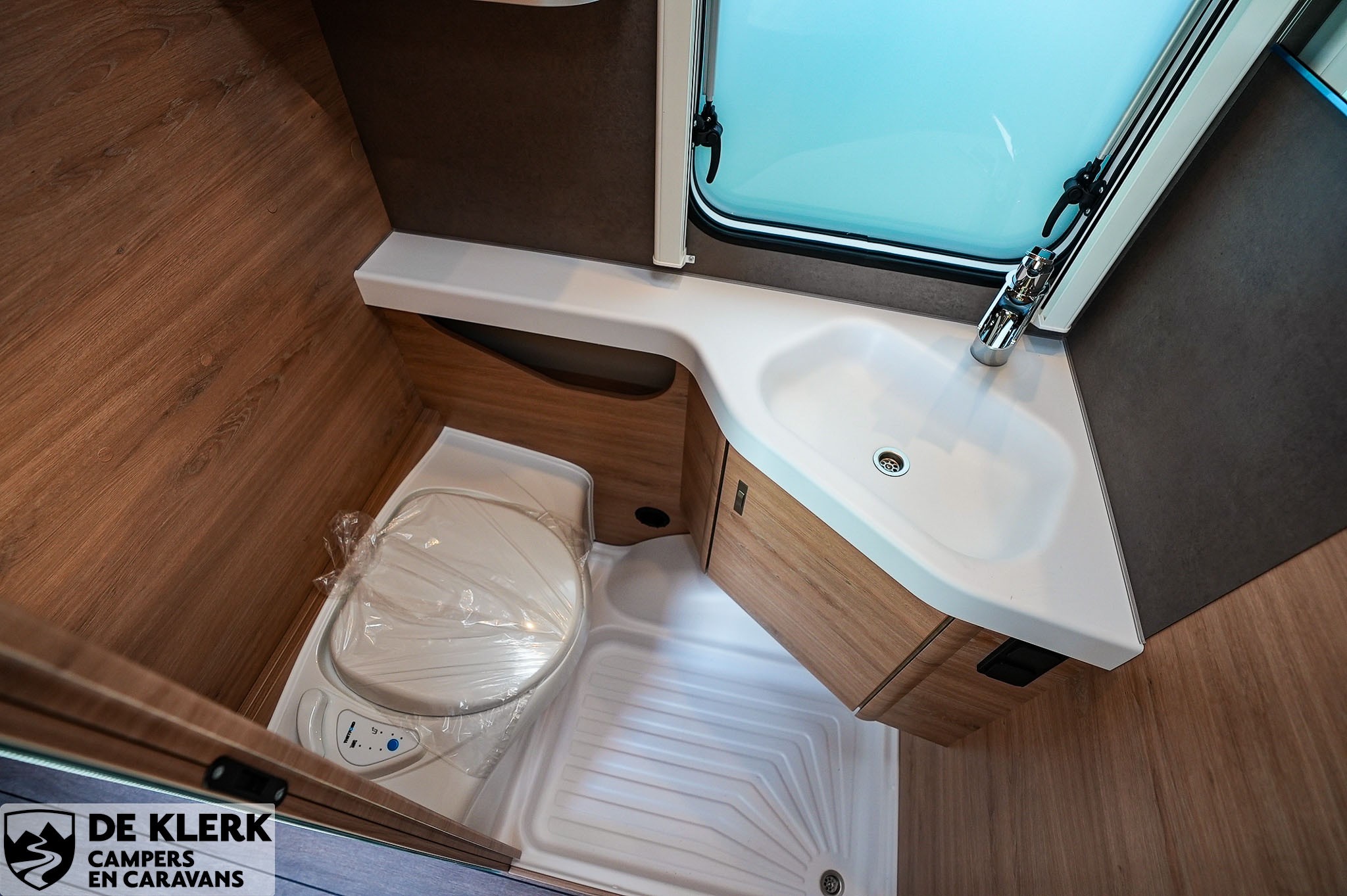 KNAUS SUDWIND 460 EU Black Selection