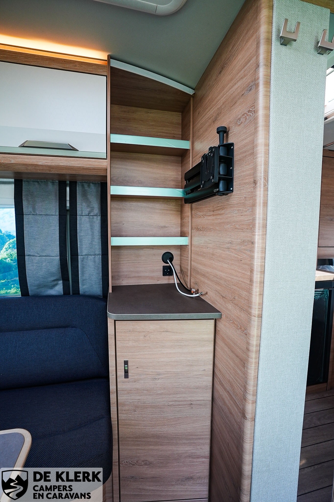 KNAUS SUDWIND 460 EU Black Selection