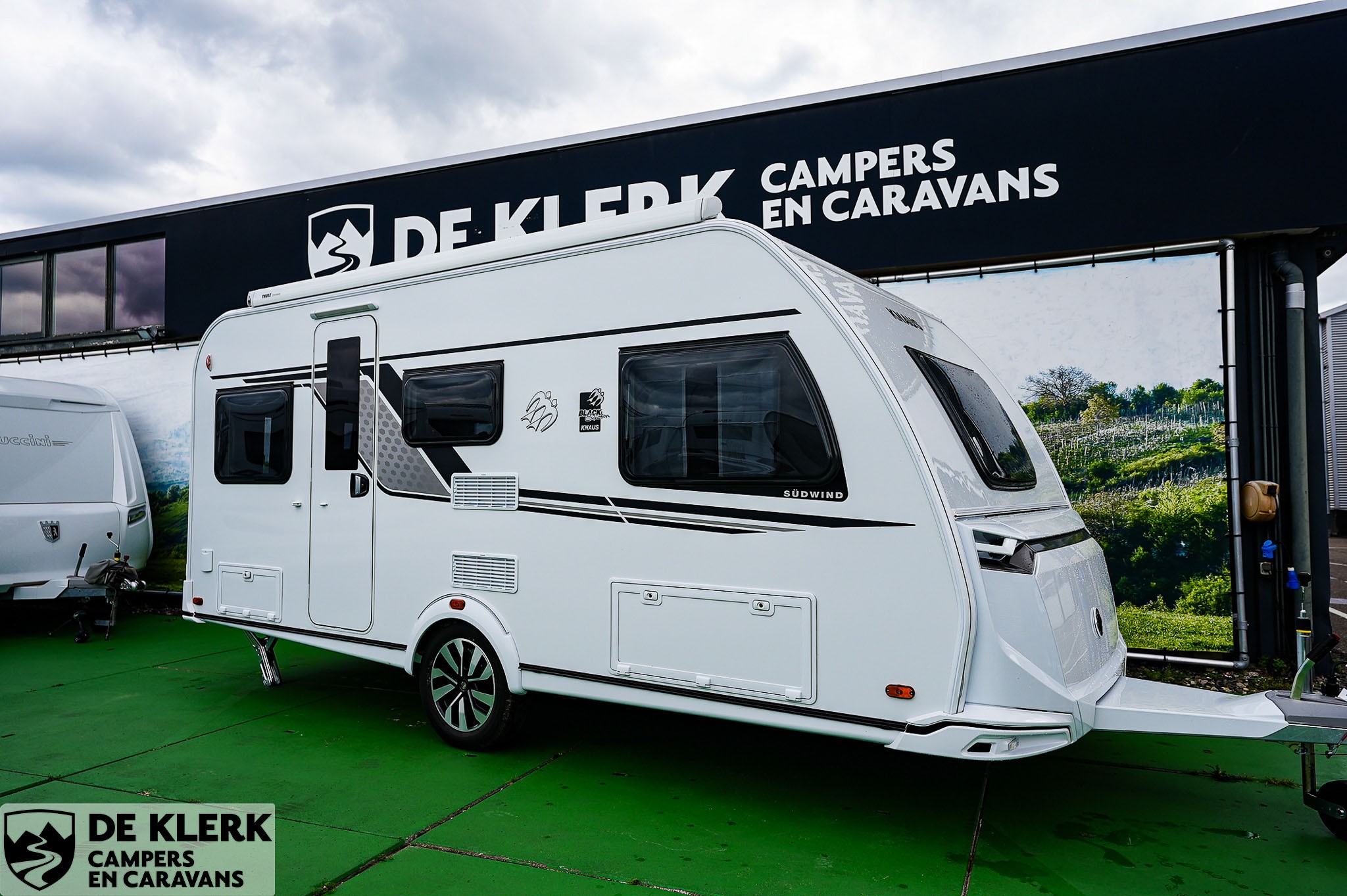 KNAUS SUDWIND 460 EU Black Selection