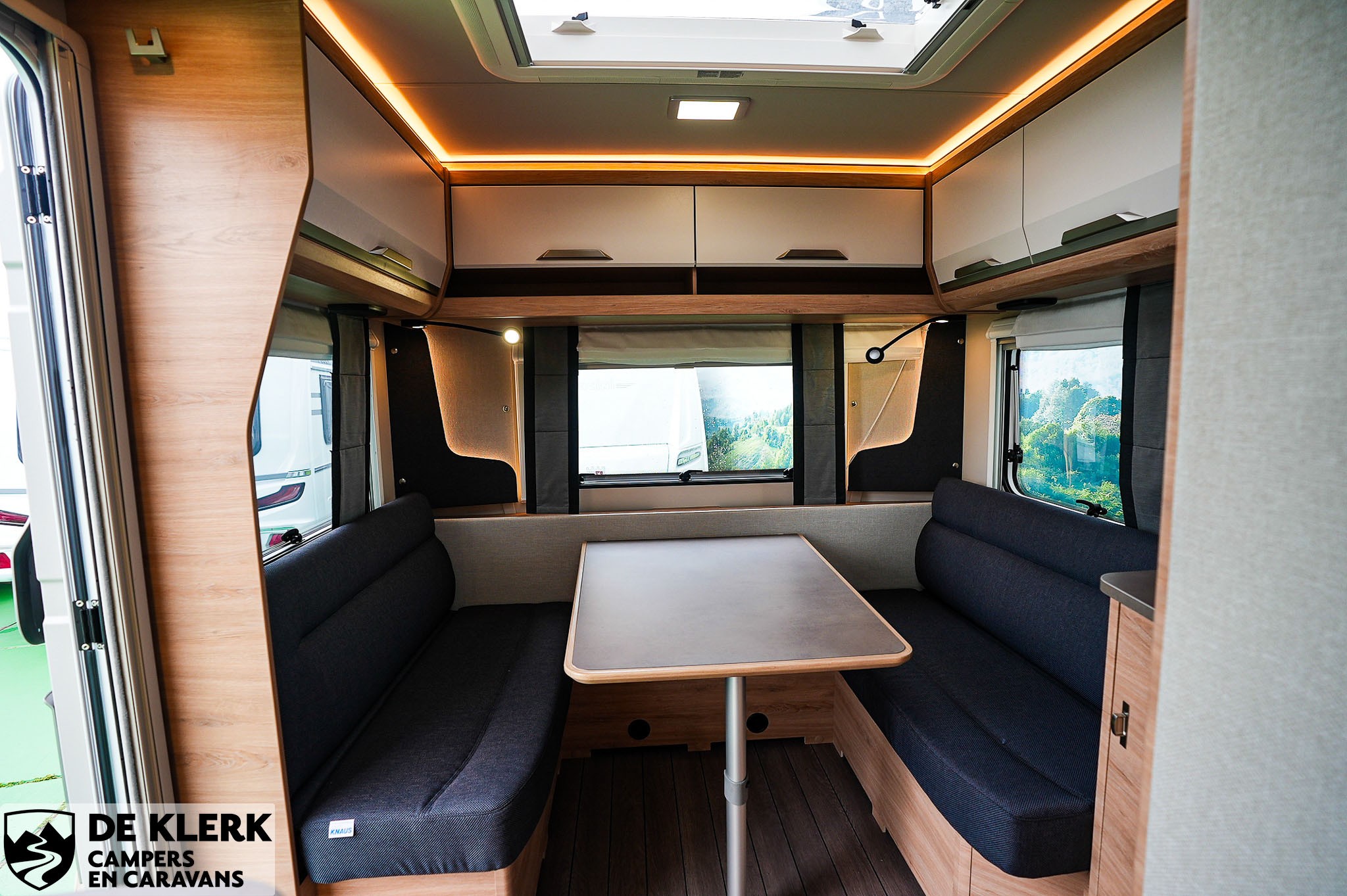 KNAUS SUDWIND 460 EU Black Selection