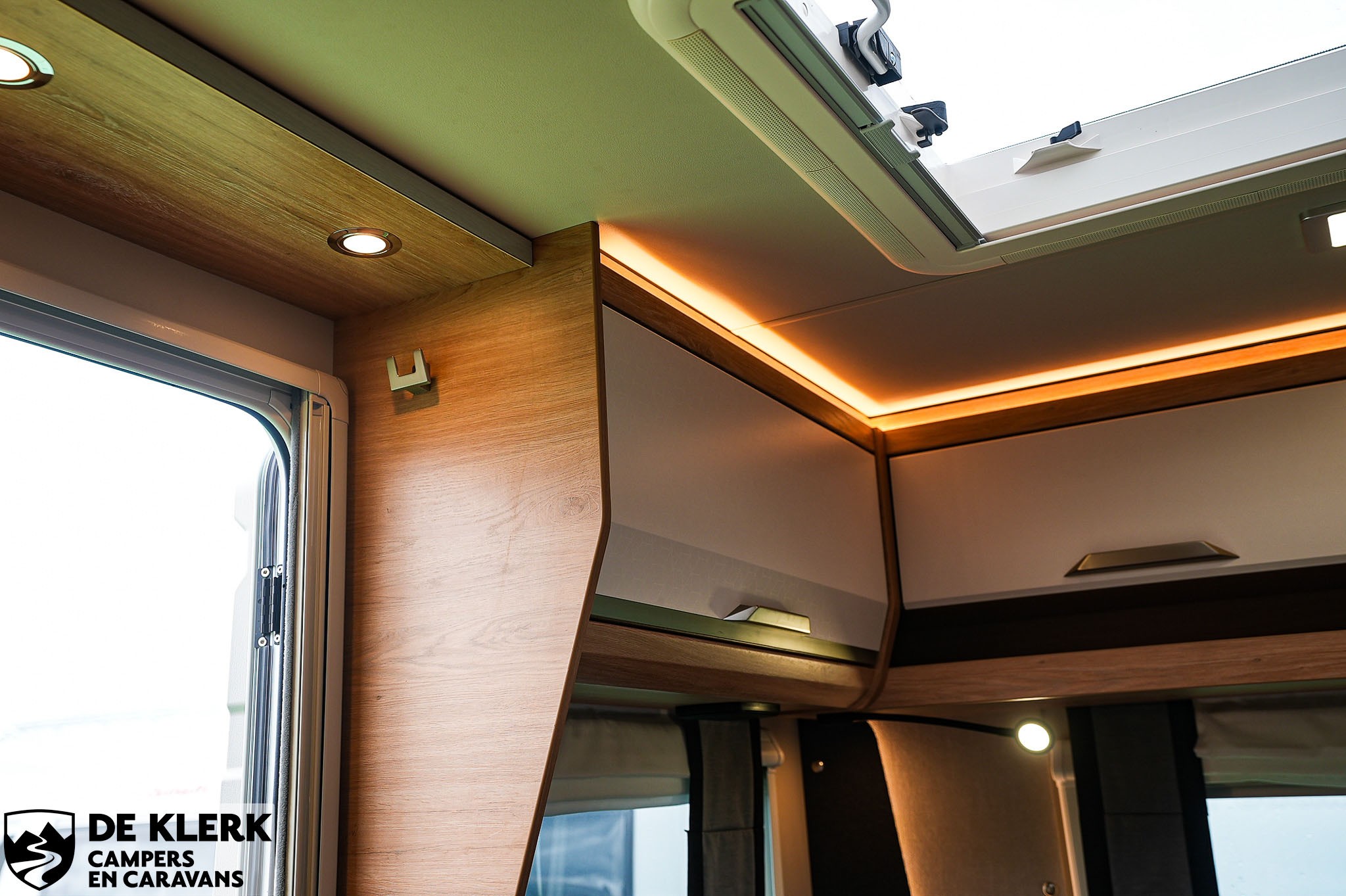 KNAUS SUDWIND 460 EU Black Selection