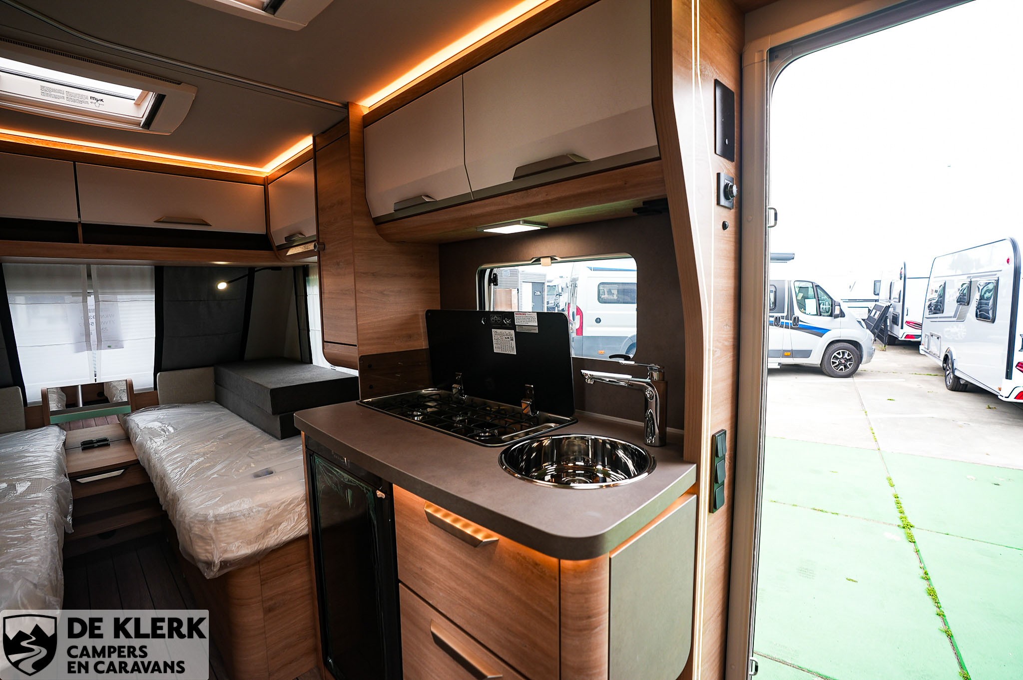 KNAUS SUDWIND 460 EU Black Selection