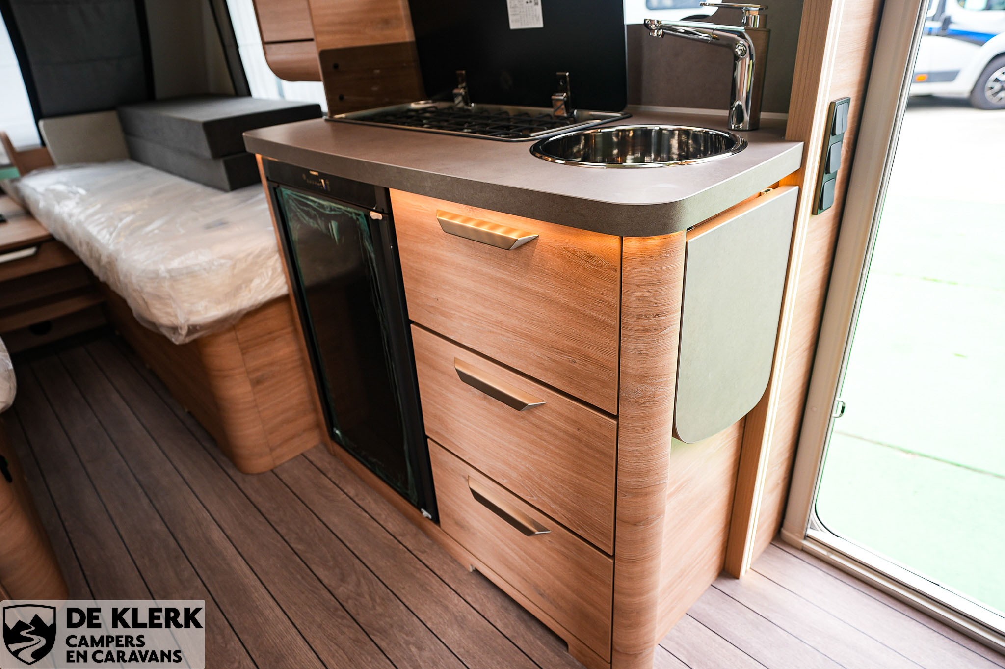 KNAUS SUDWIND 460 EU Black Selection