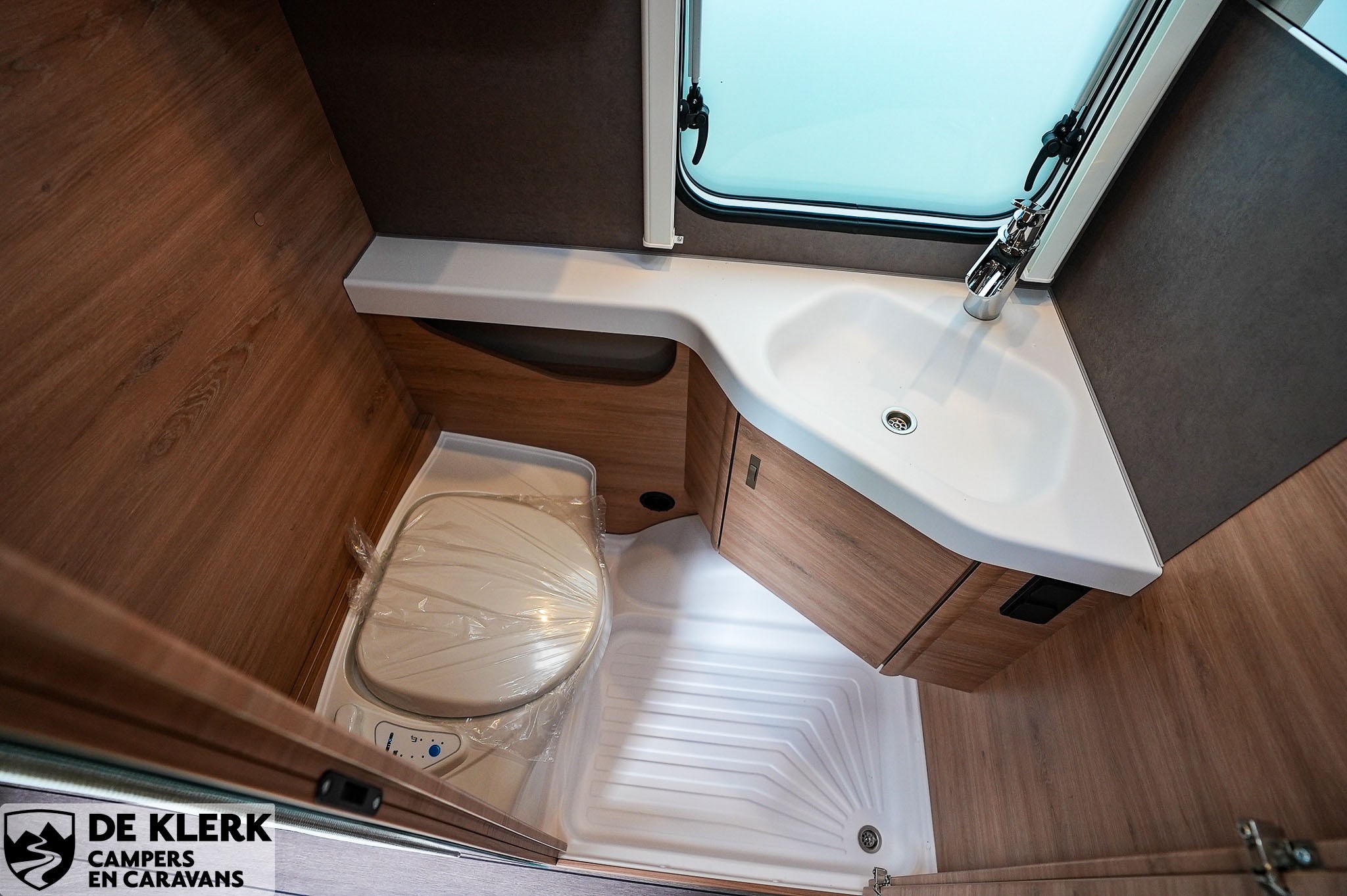 KNAUS SUDWIND 460 EU Black Selection