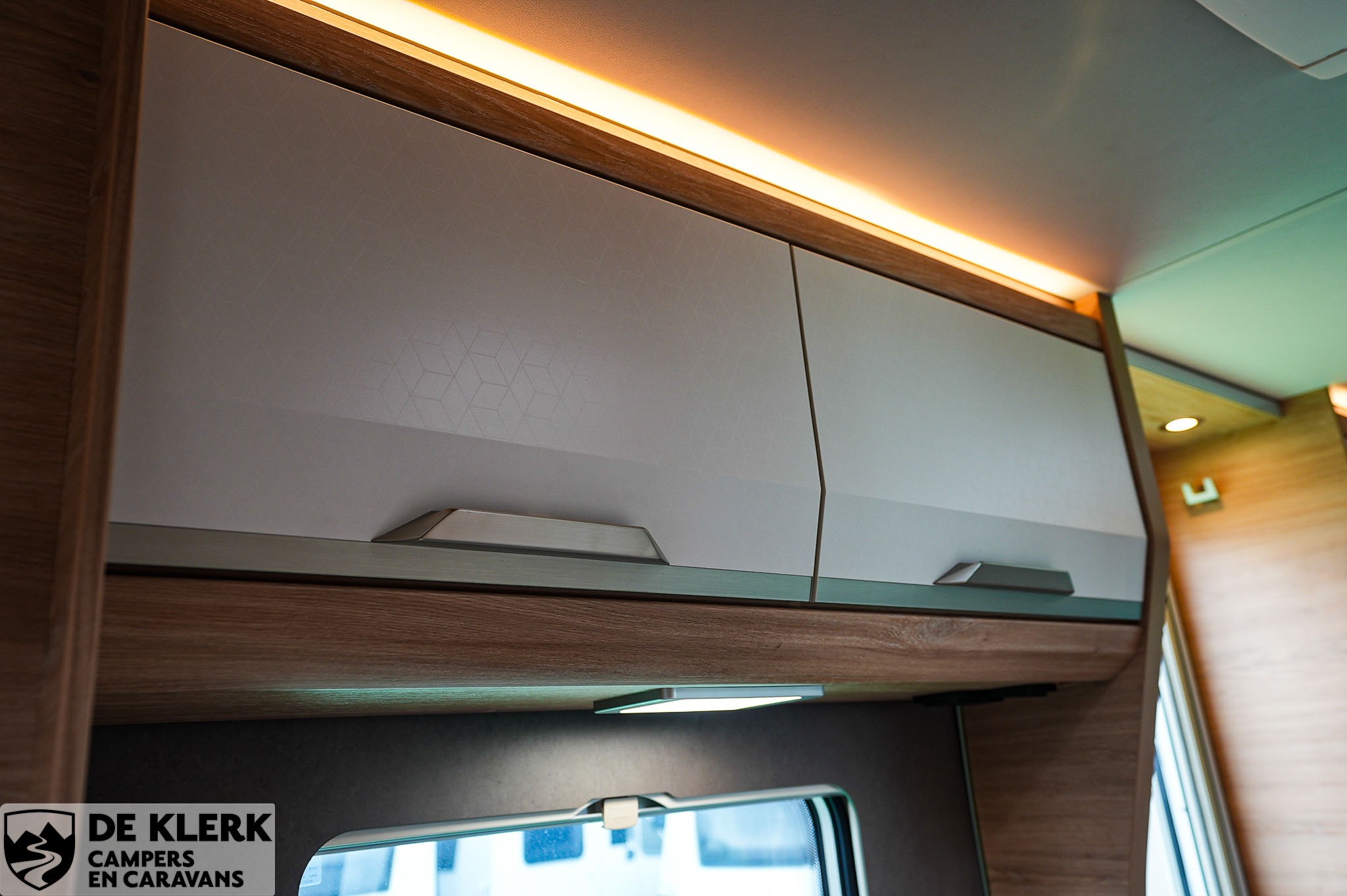 KNAUS SUDWIND 460 EU Black Selection