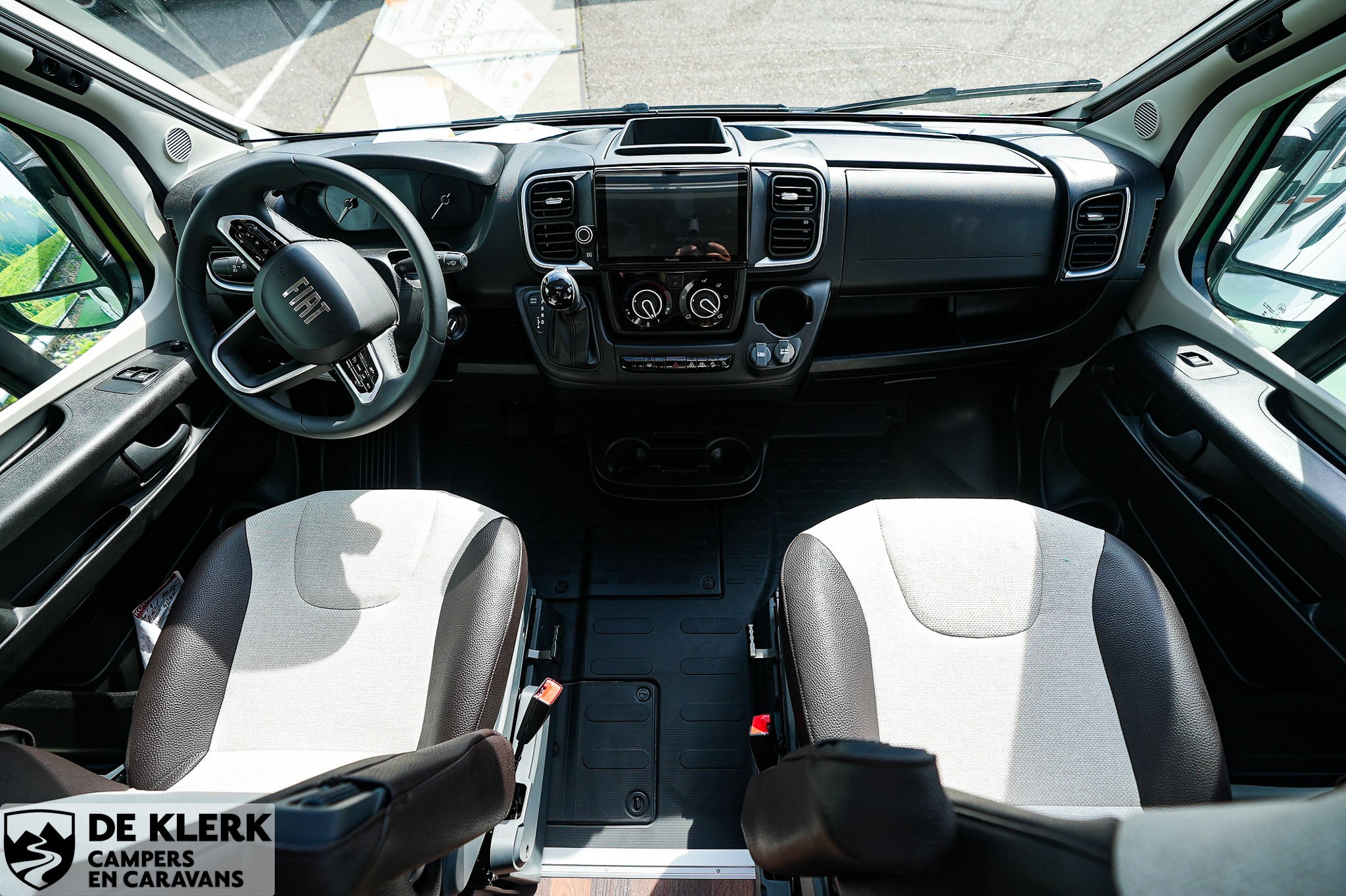 WEINSBERG CaraCompact 600 MF Pepper Show