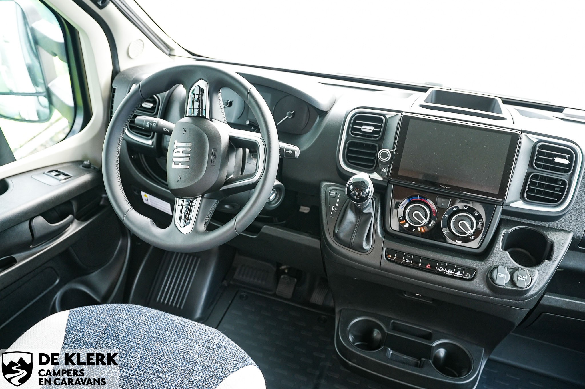 WEINSBERG CaraHome 650 MEG Showroomuitve