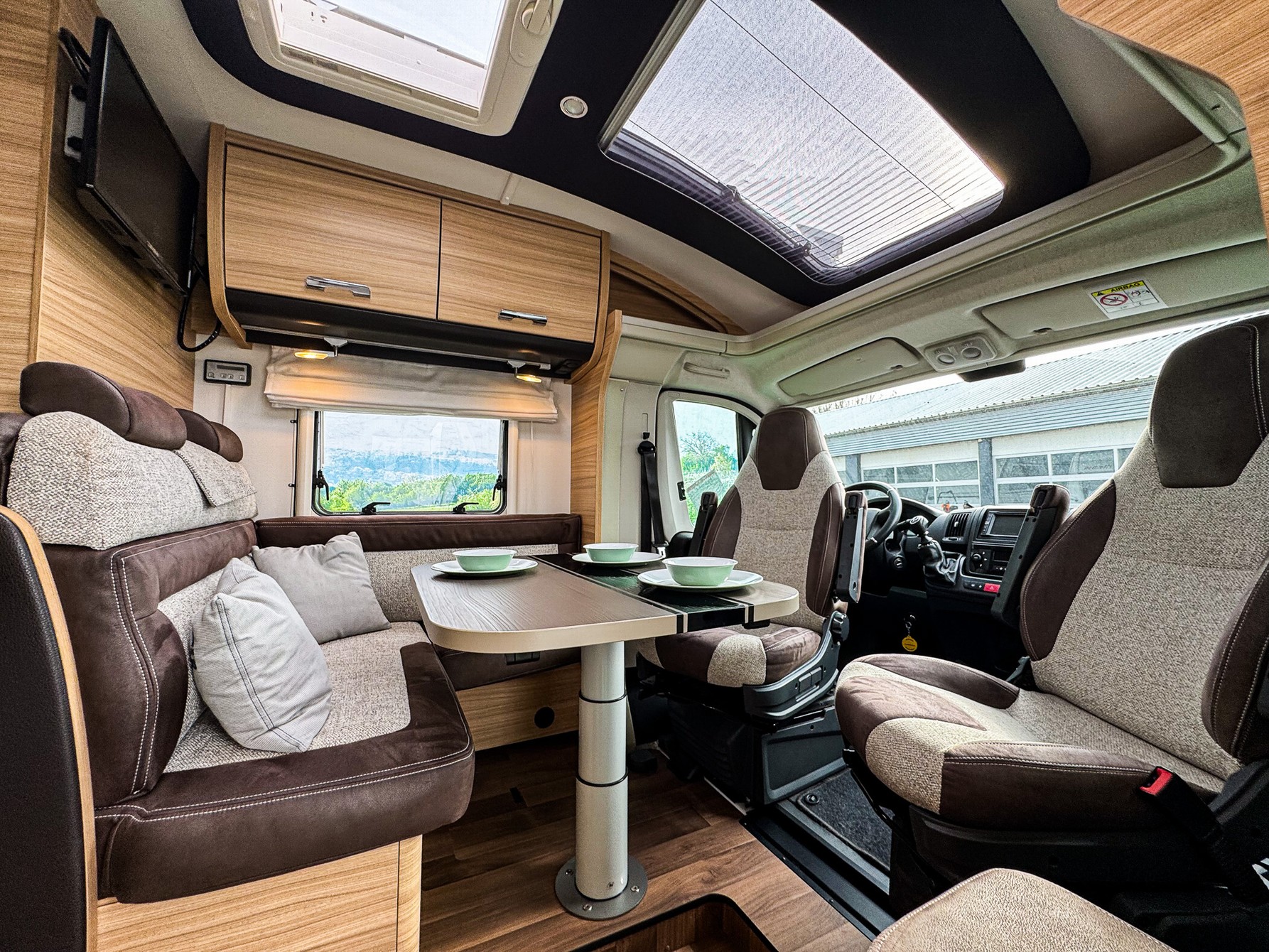 DETHLEFFS ADVANTAGE T 6611 Showroomuitve