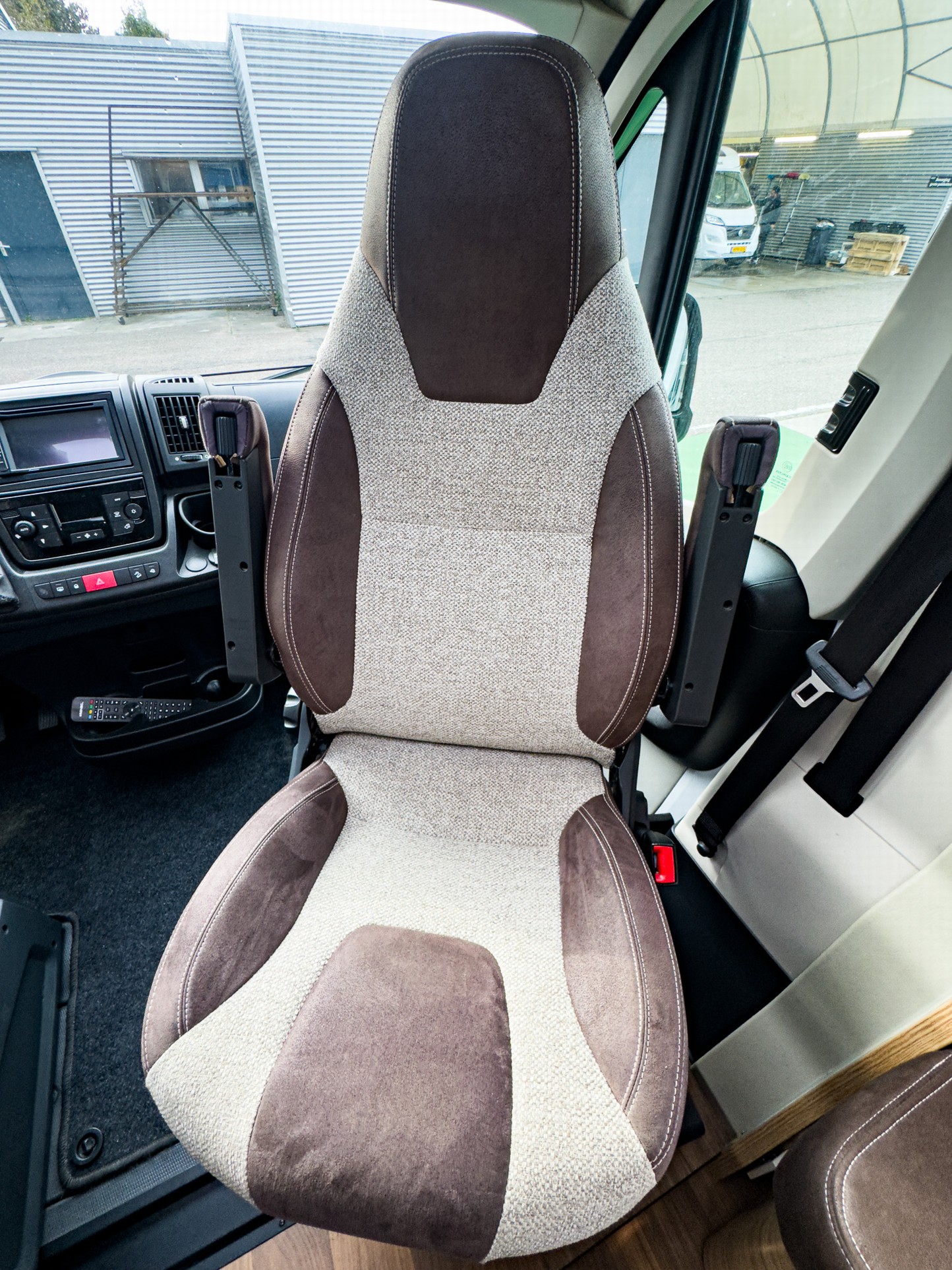 DETHLEFFS ADVANTAGE T 6611 Showroomuitve