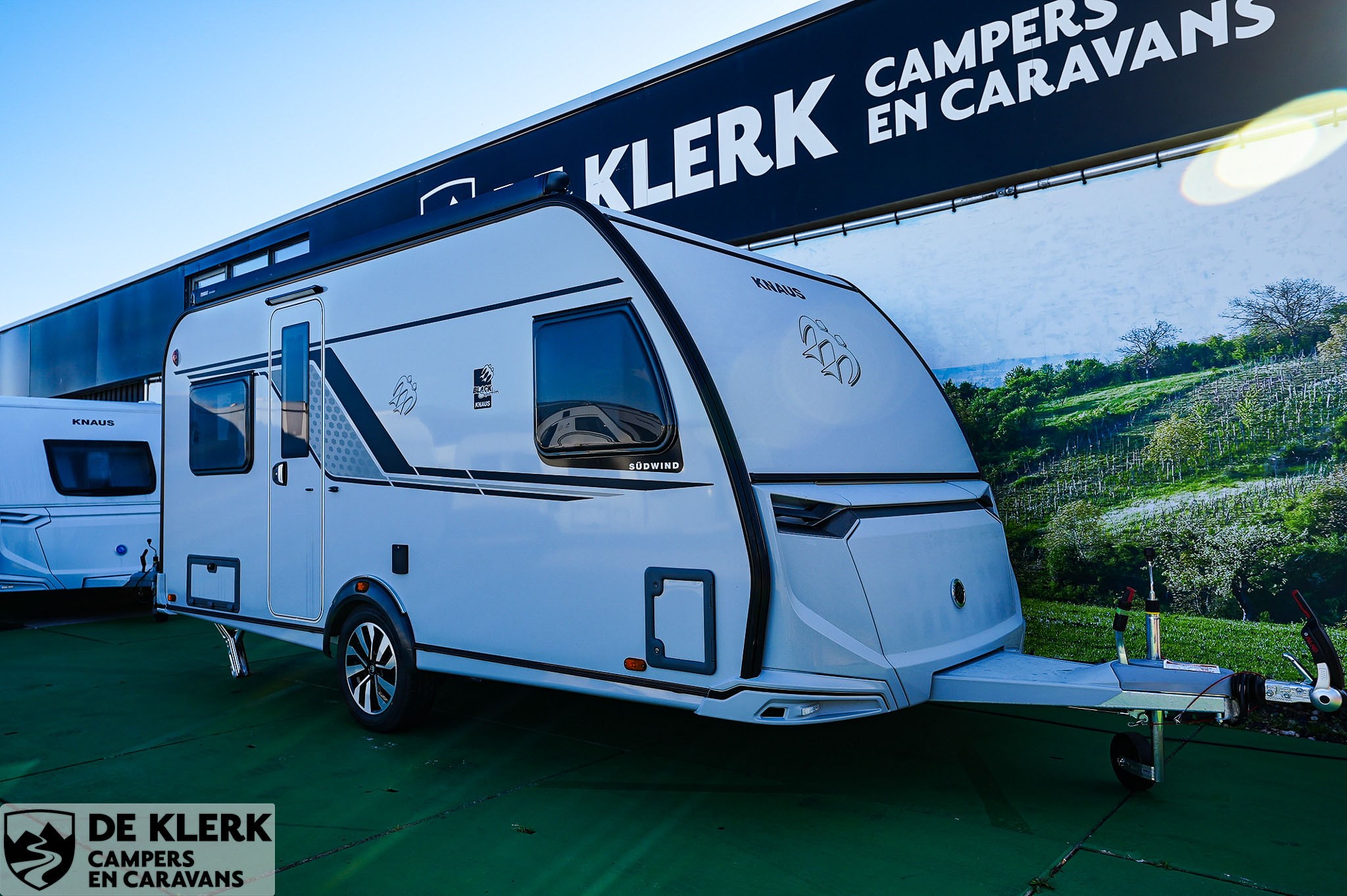 KNAUS SUDWIND 450 FU Black Selection