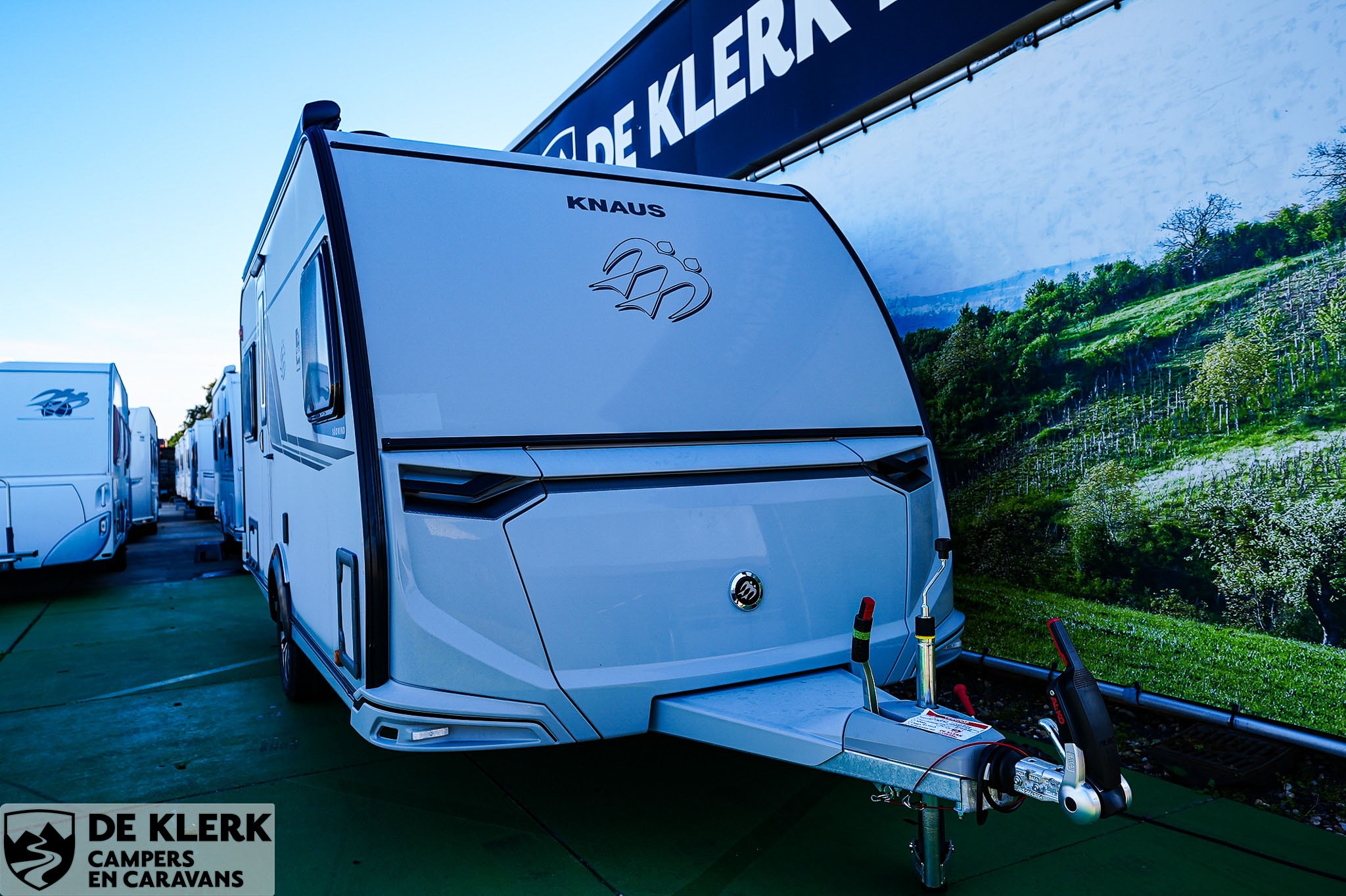 KNAUS SUDWIND 450 FU Black Selection