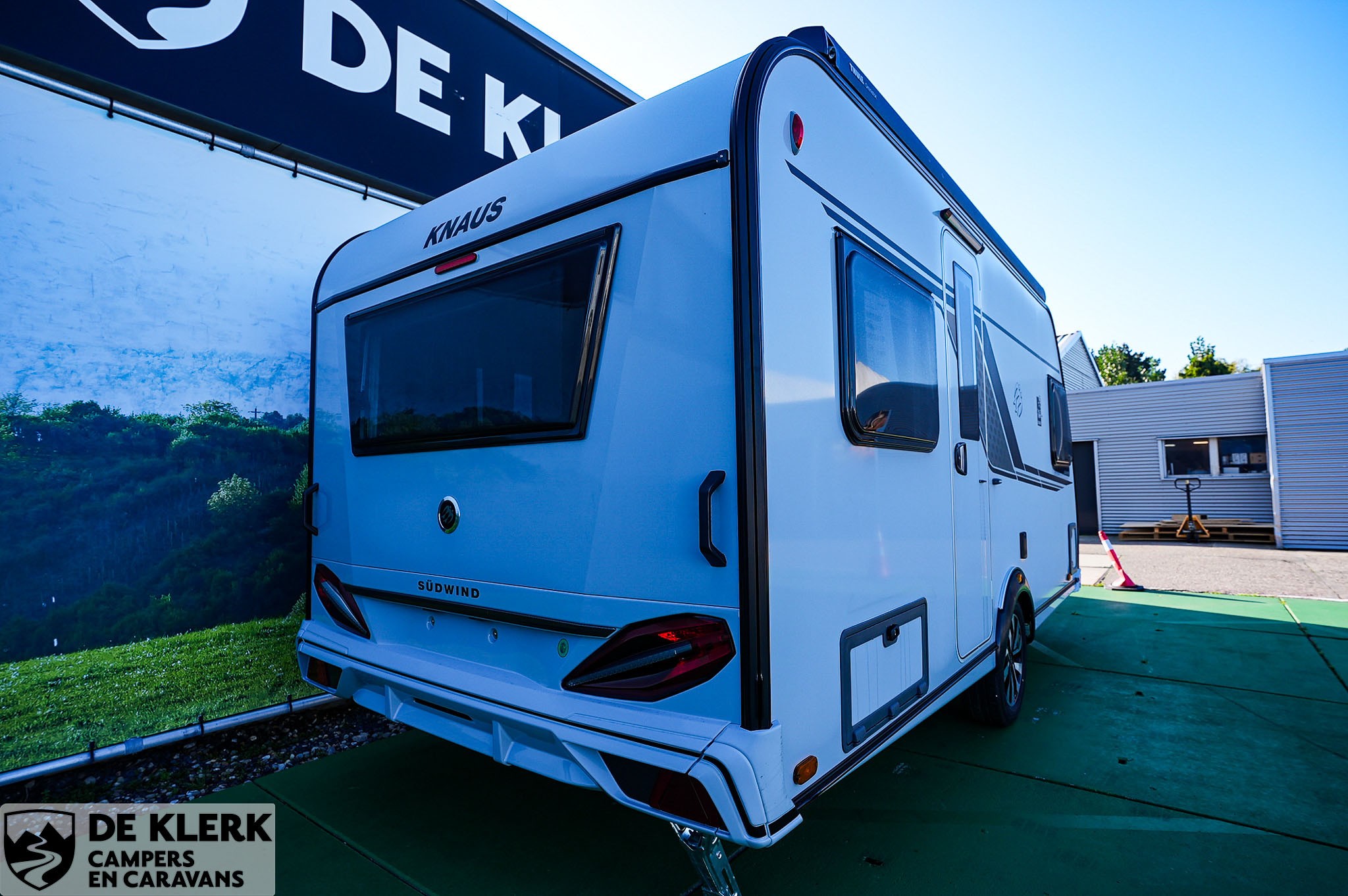 KNAUS SUDWIND 450 FU Black Selection