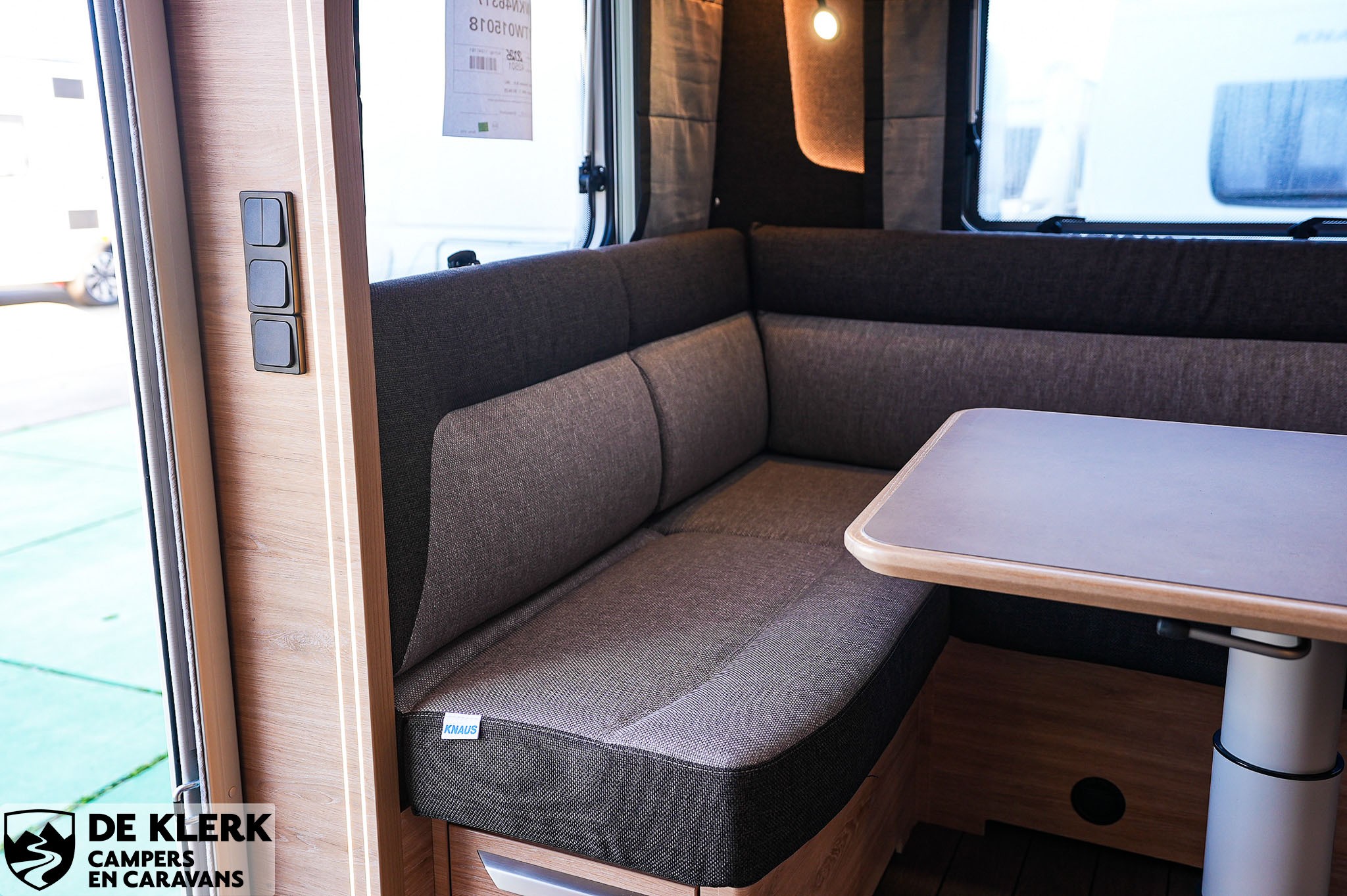 KNAUS SUDWIND 450 FU Black Selection