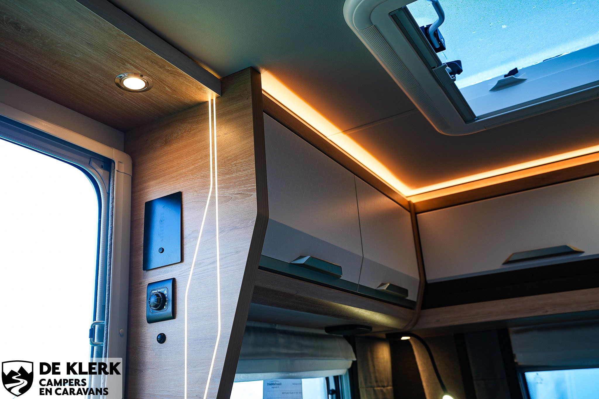 KNAUS SUDWIND 450 FU Black Selection