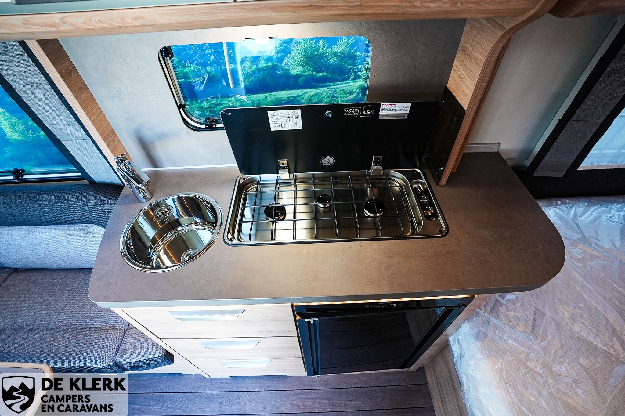 KNAUS SUDWIND 450 FU Black Selection